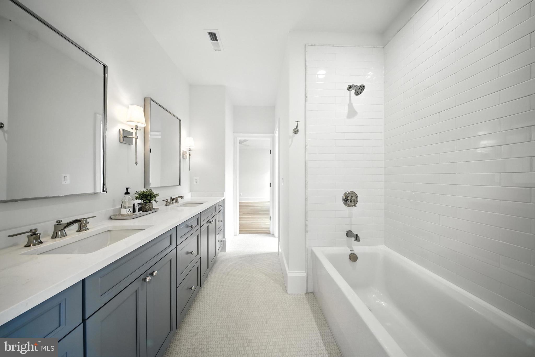 LYONHURST - Residential