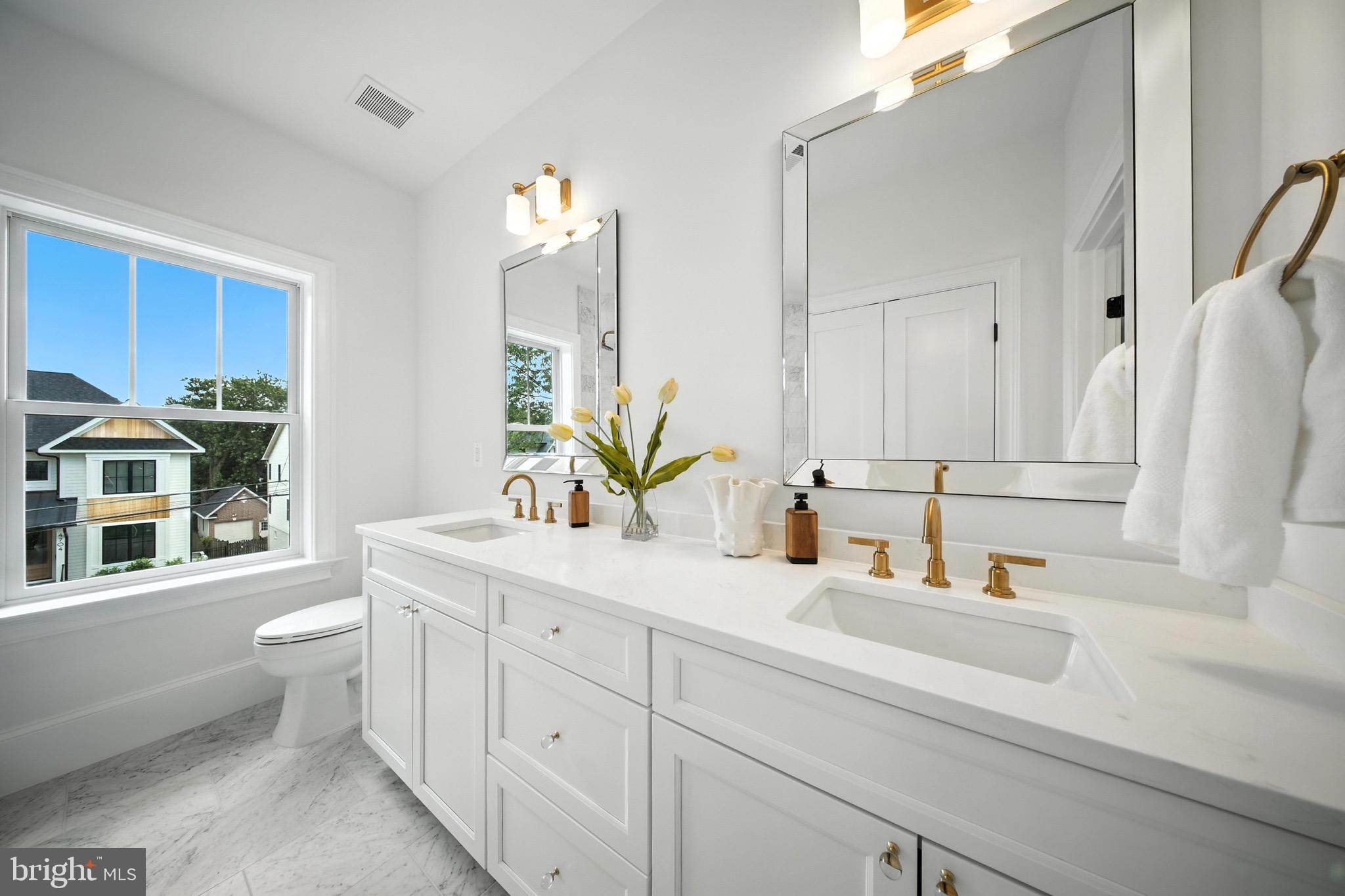 LYONHURST - Residential