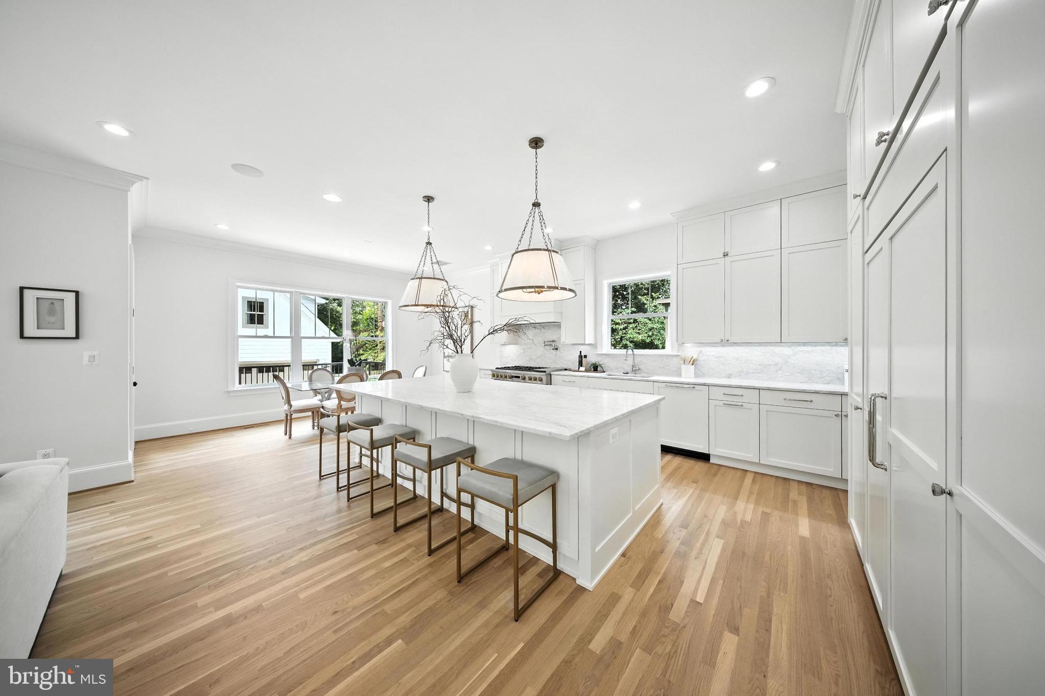 LYONHURST - Residential