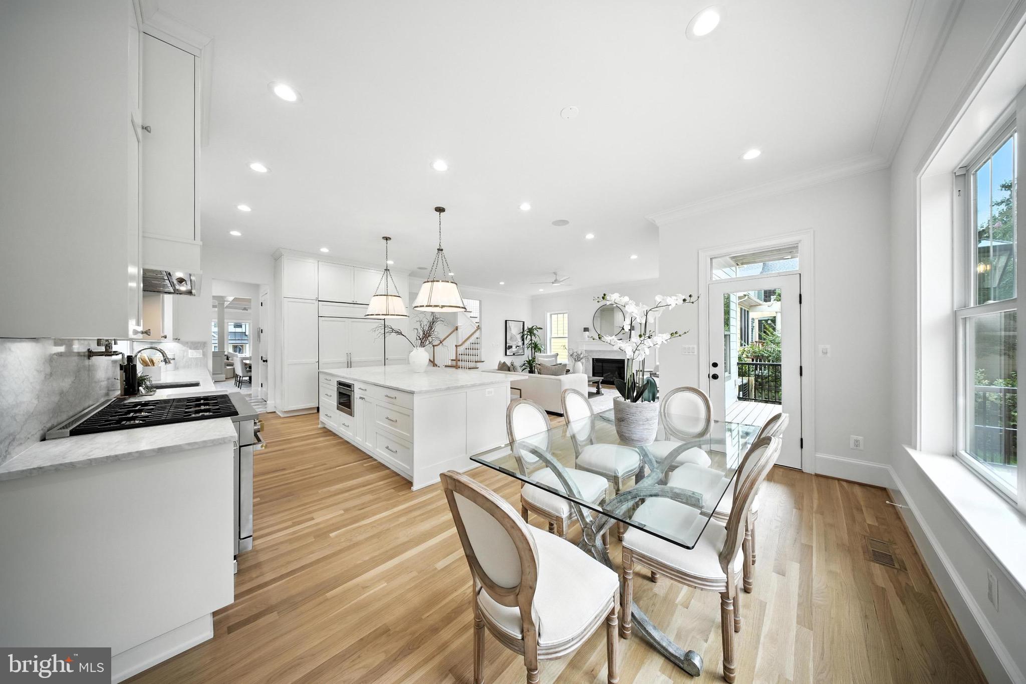 LYONHURST - Residential