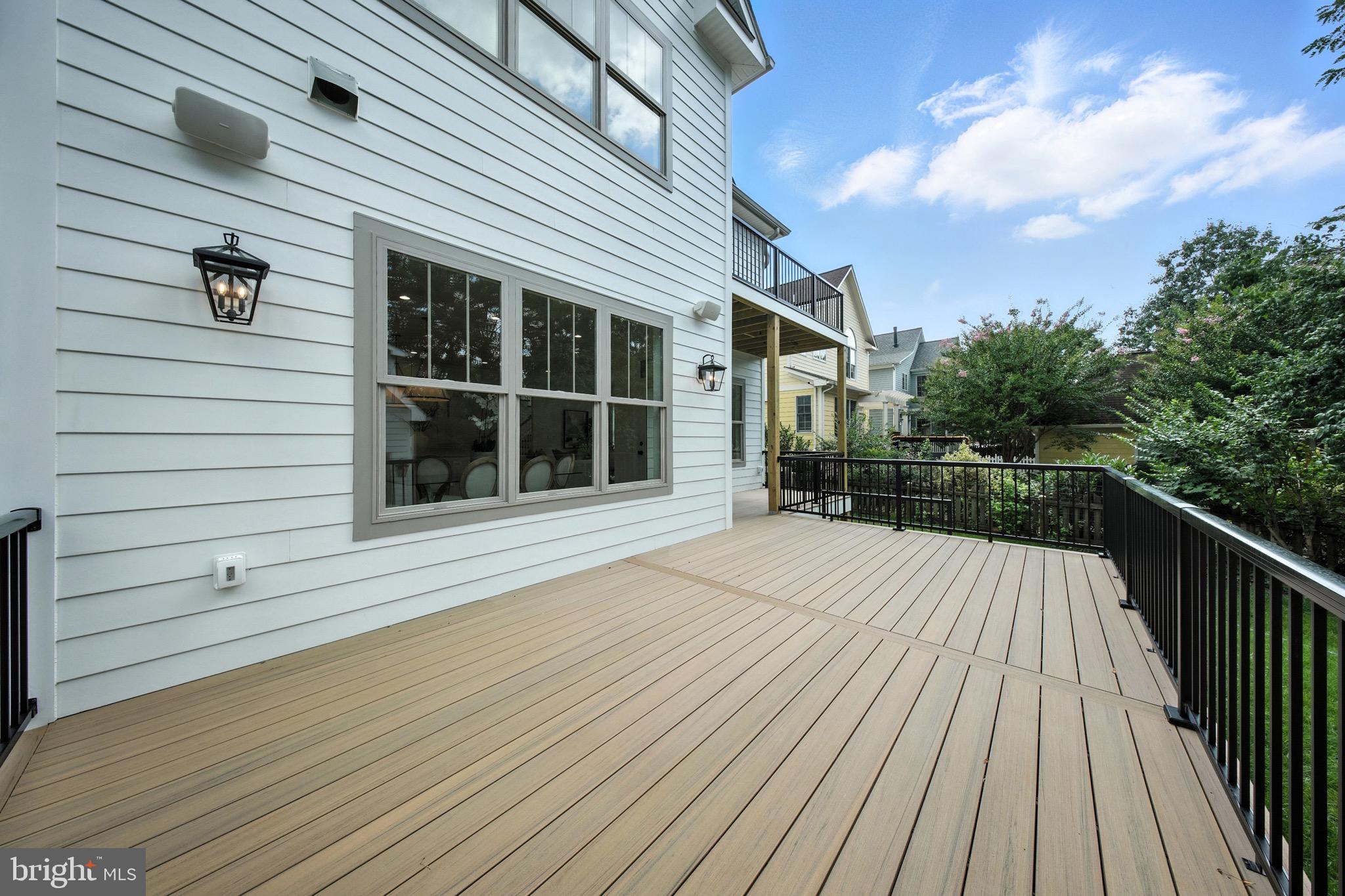 LYONHURST - Residential