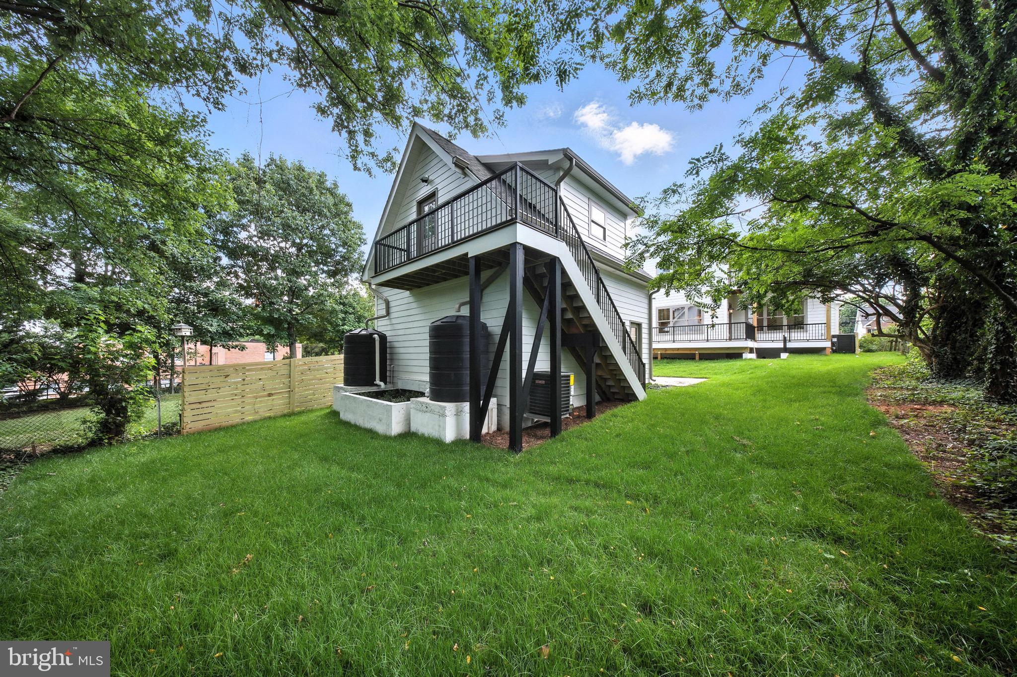 LYONHURST - Residential