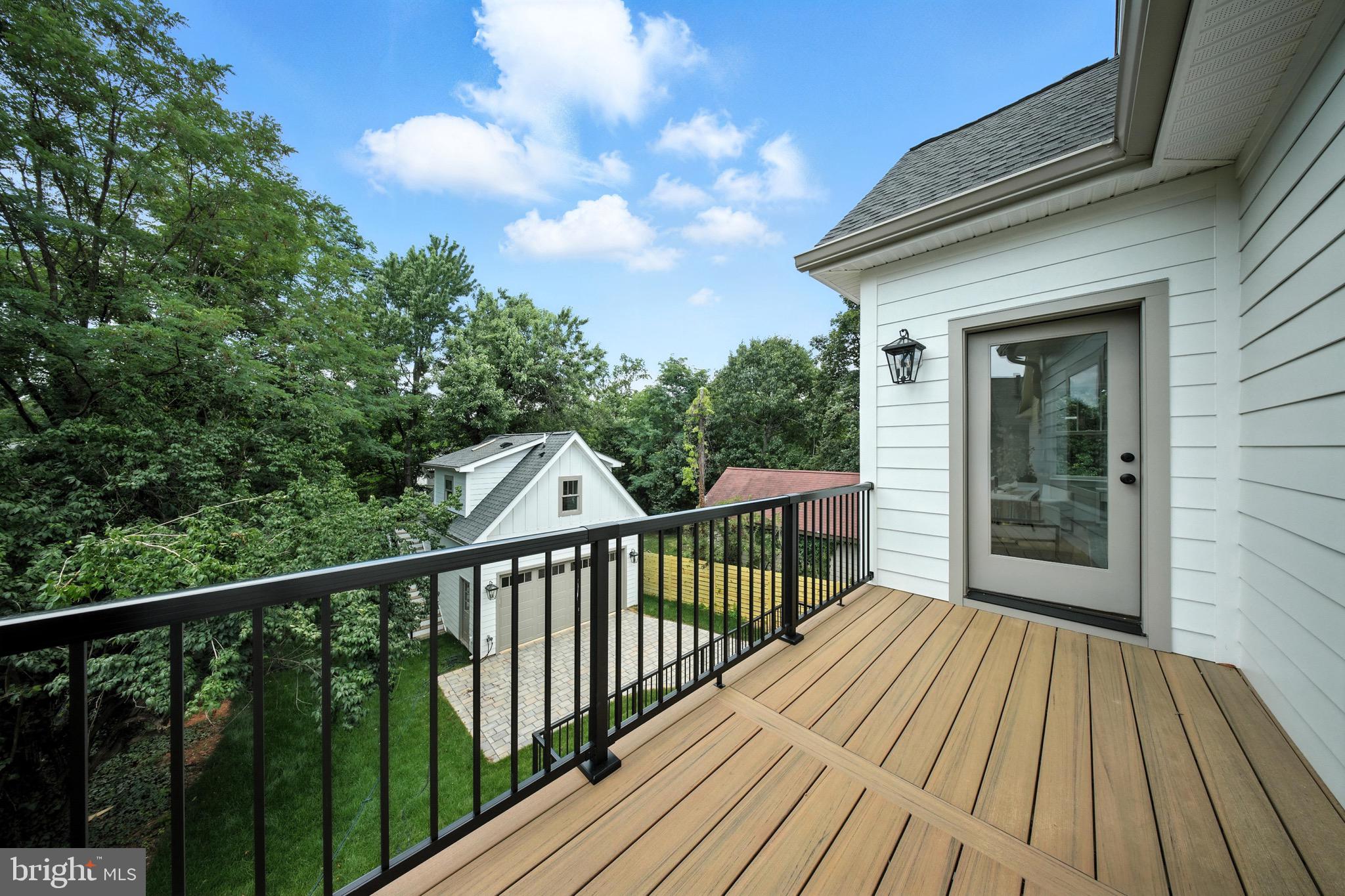 LYONHURST - Residential