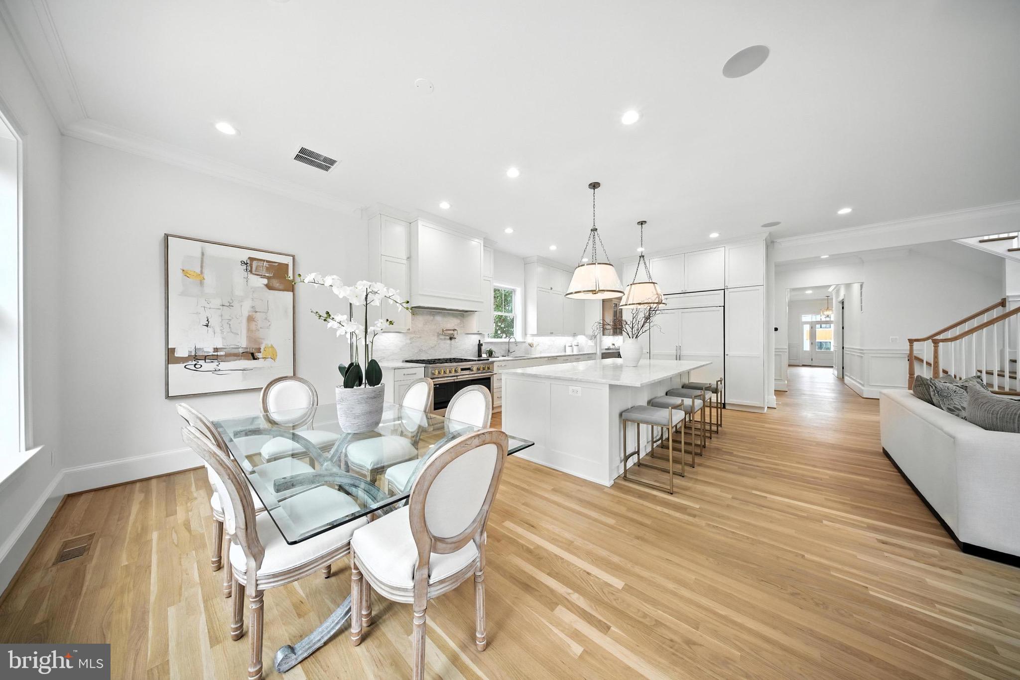 LYONHURST - Residential