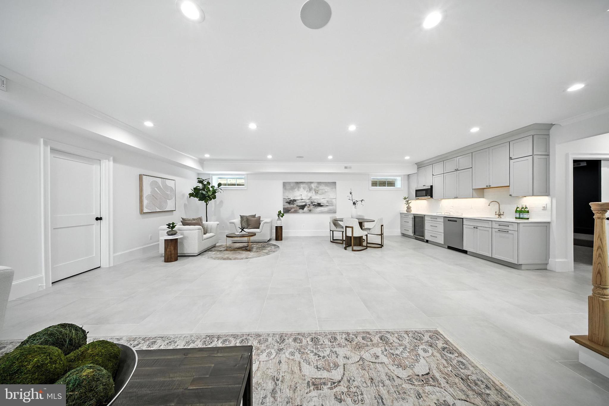 LYONHURST - Residential