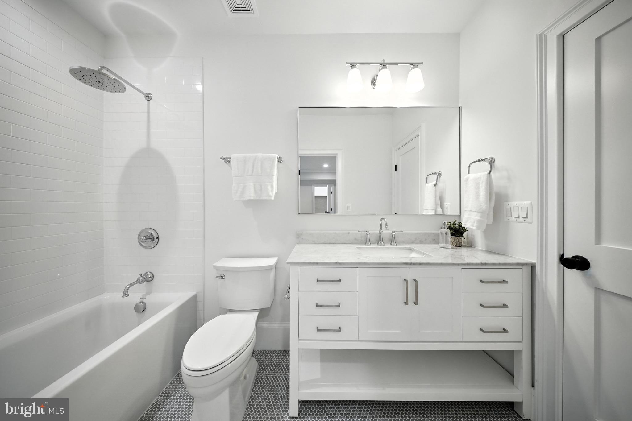 LYONHURST - Residential