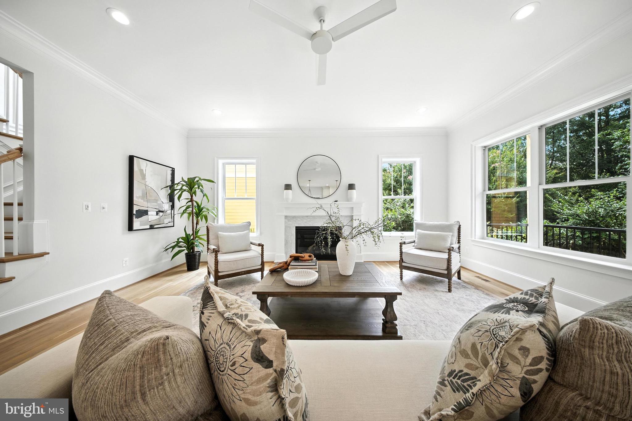 LYONHURST - Residential