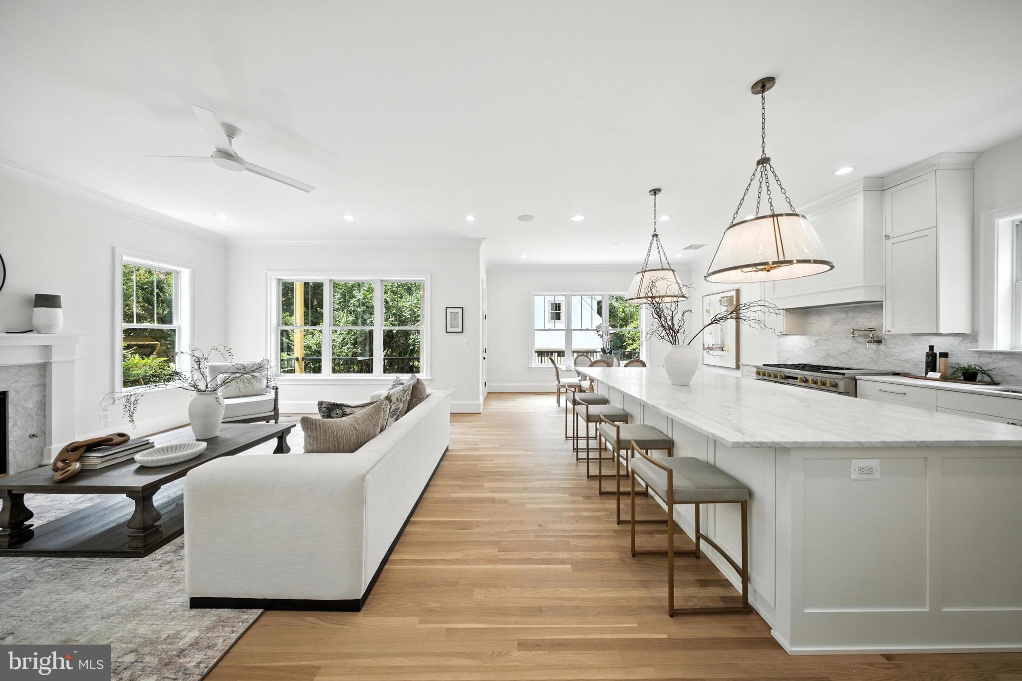 LYONHURST - Residential