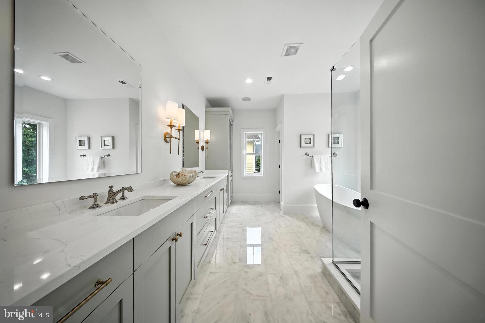 LYONHURST - Residential