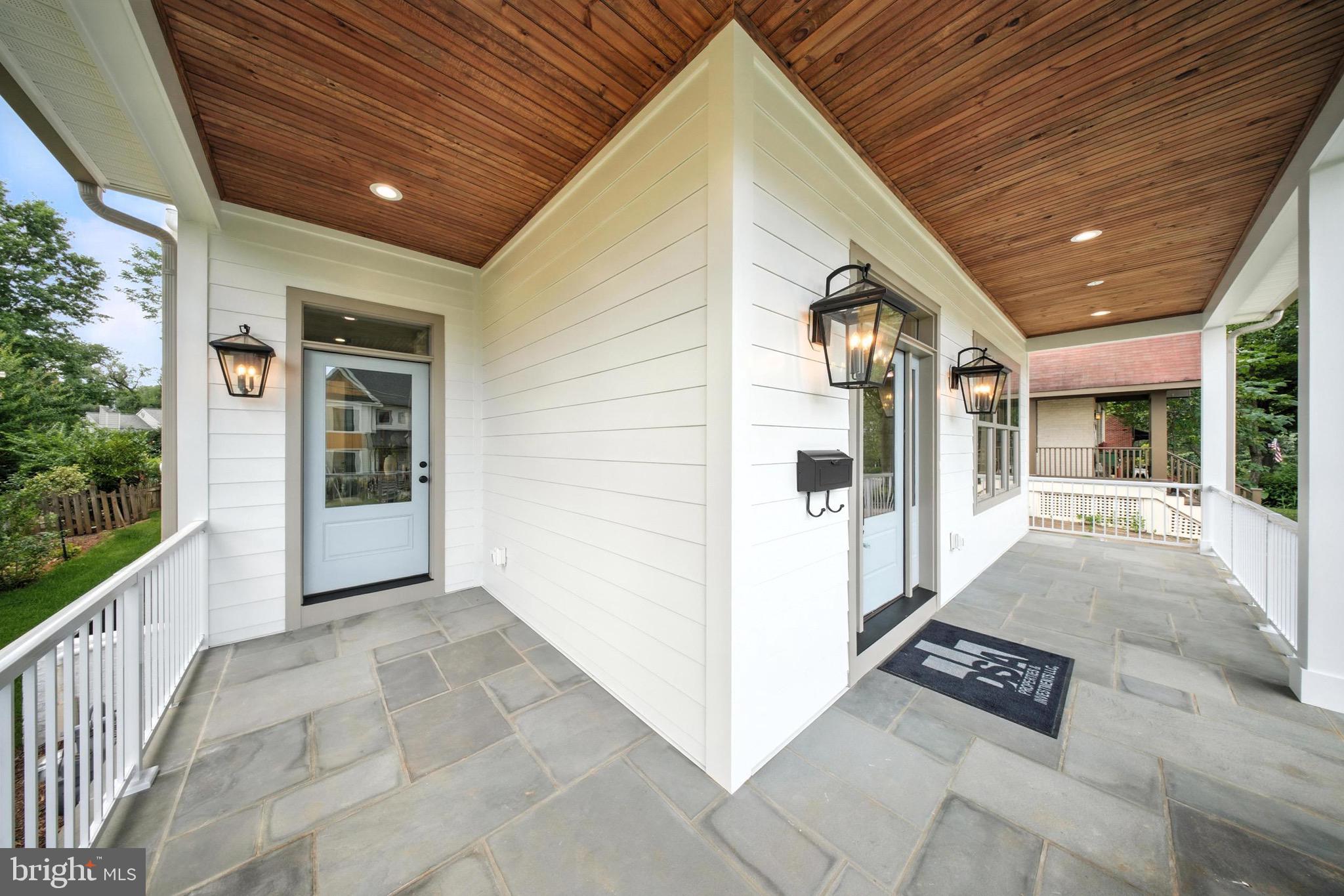 LYONHURST - Residential