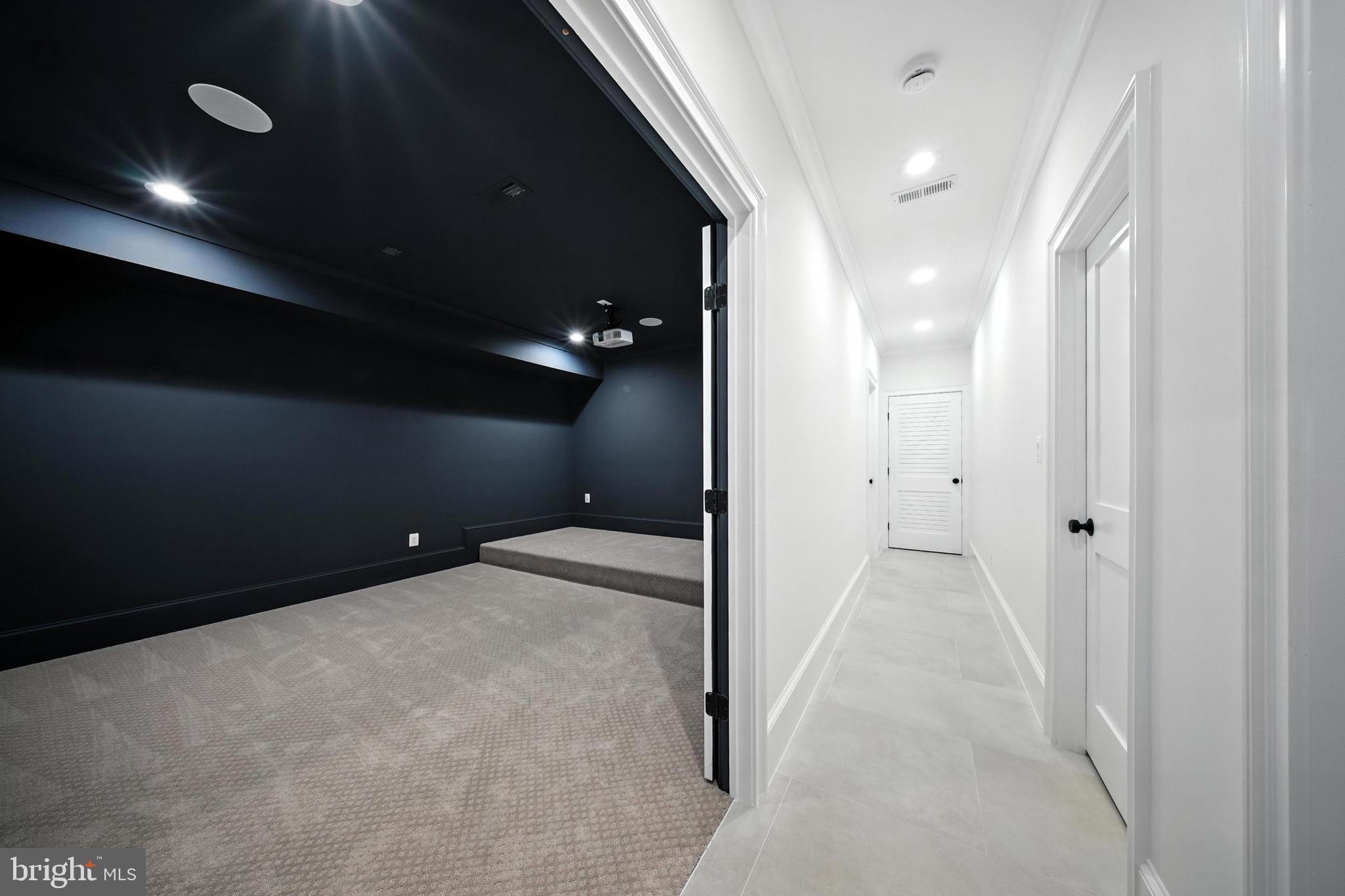 LYONHURST - Residential