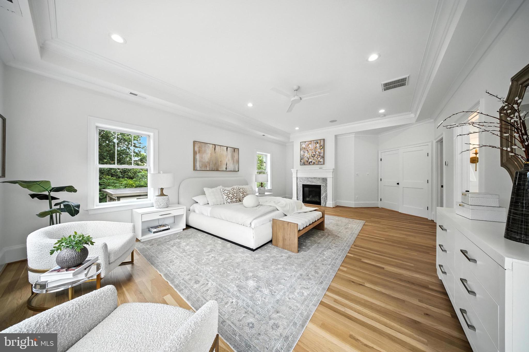 LYONHURST - Residential