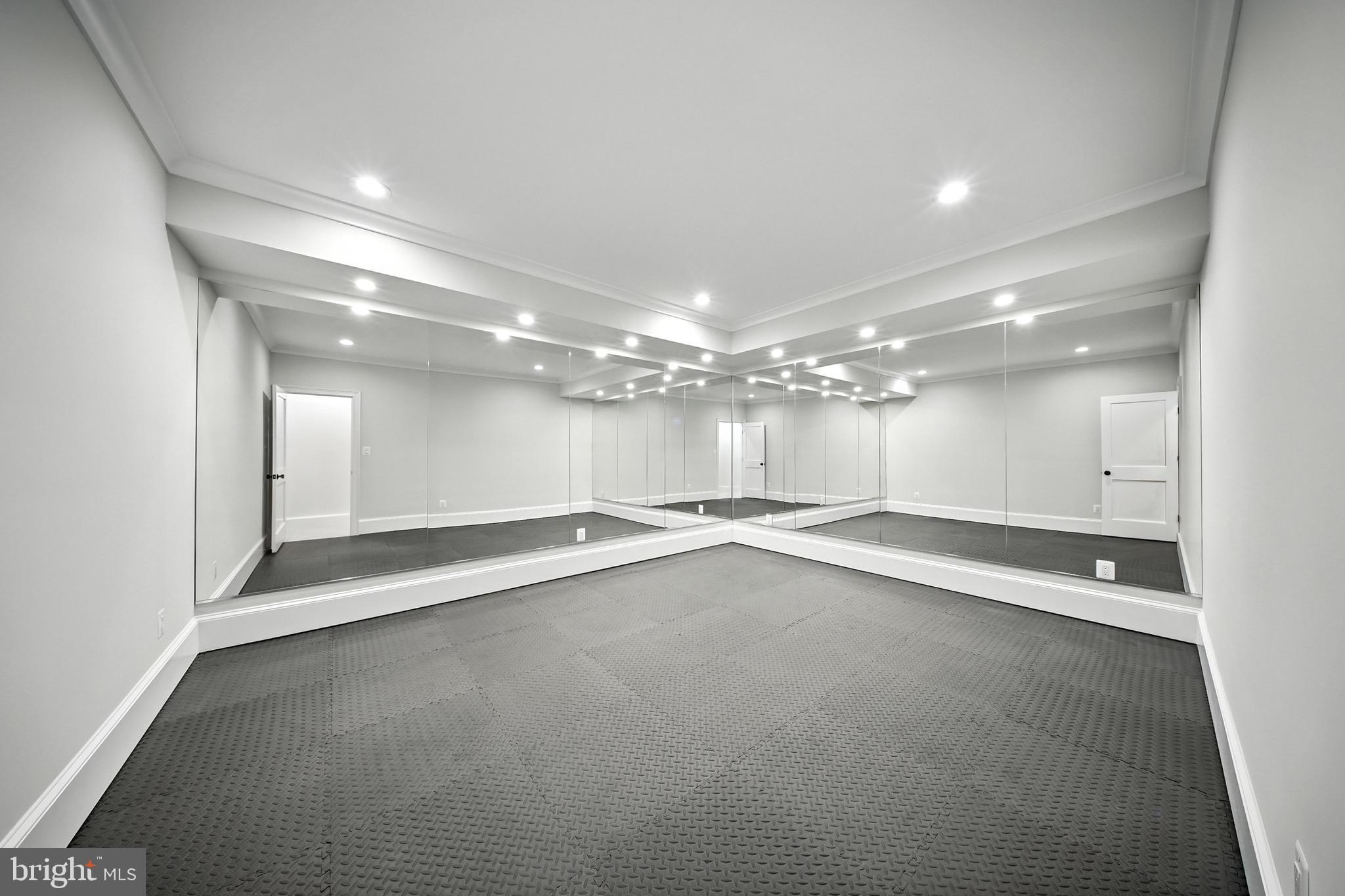 LYONHURST - Residential