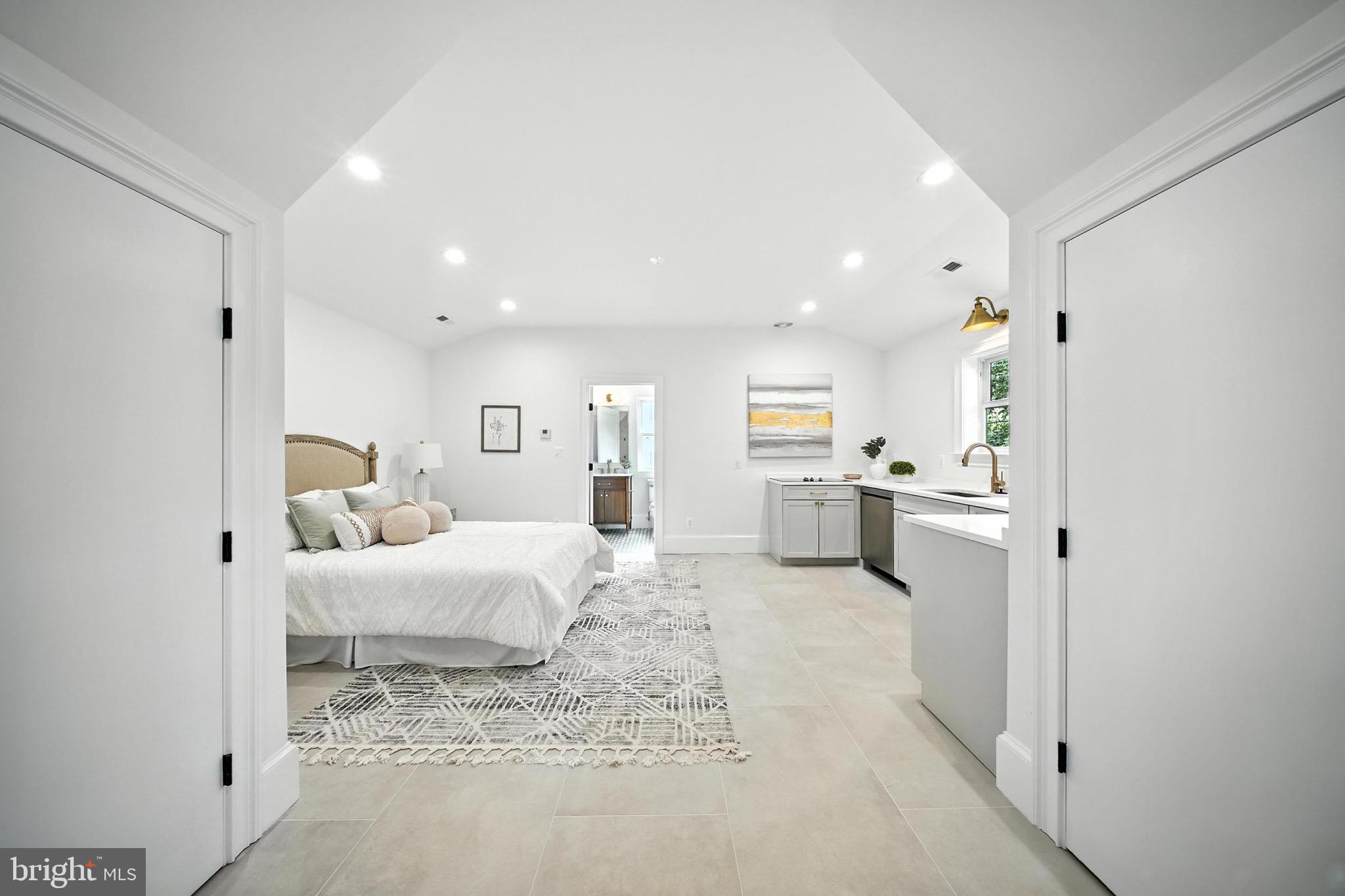 LYONHURST - Residential