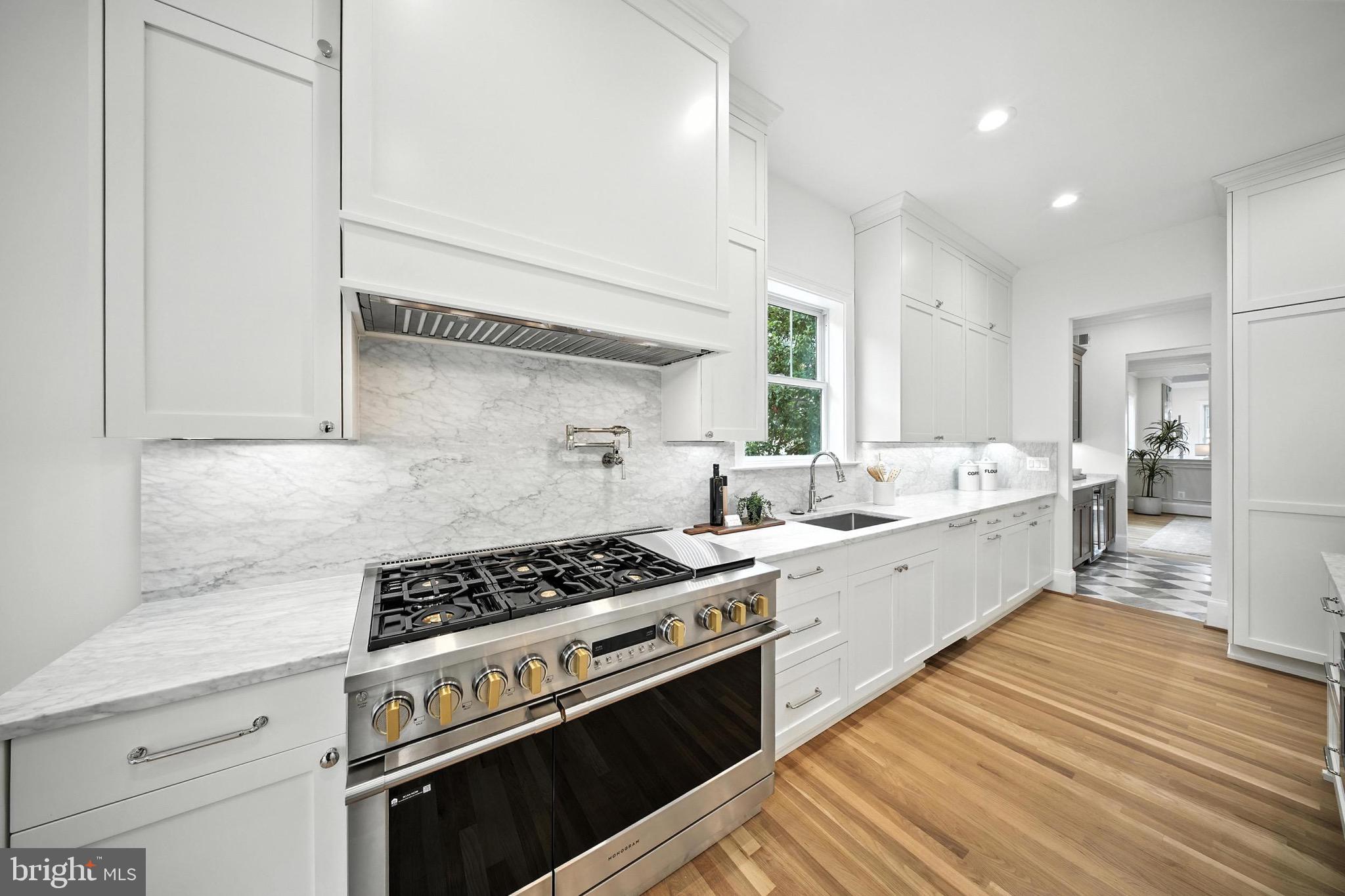 LYONHURST - Residential