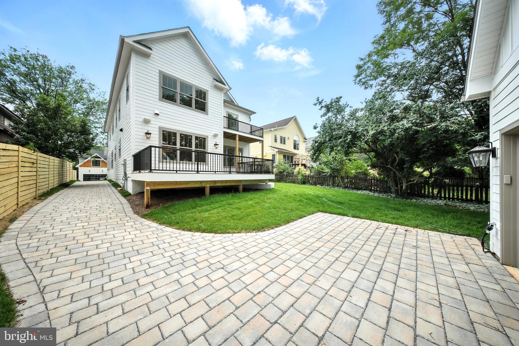 LYONHURST - Residential