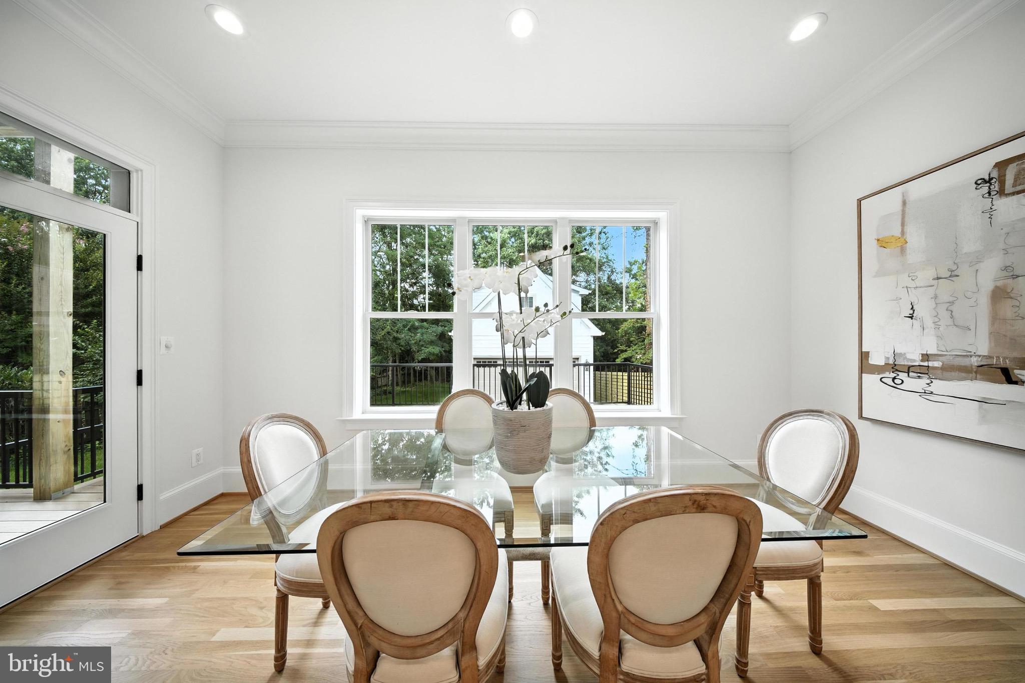 LYONHURST - Residential