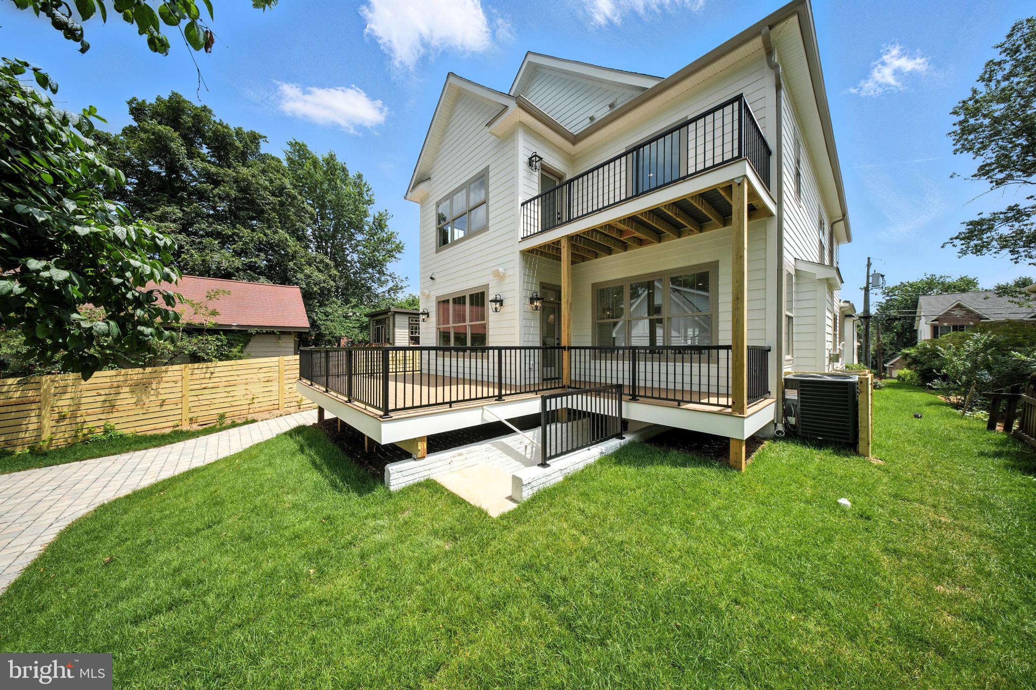 LYONHURST - Residential