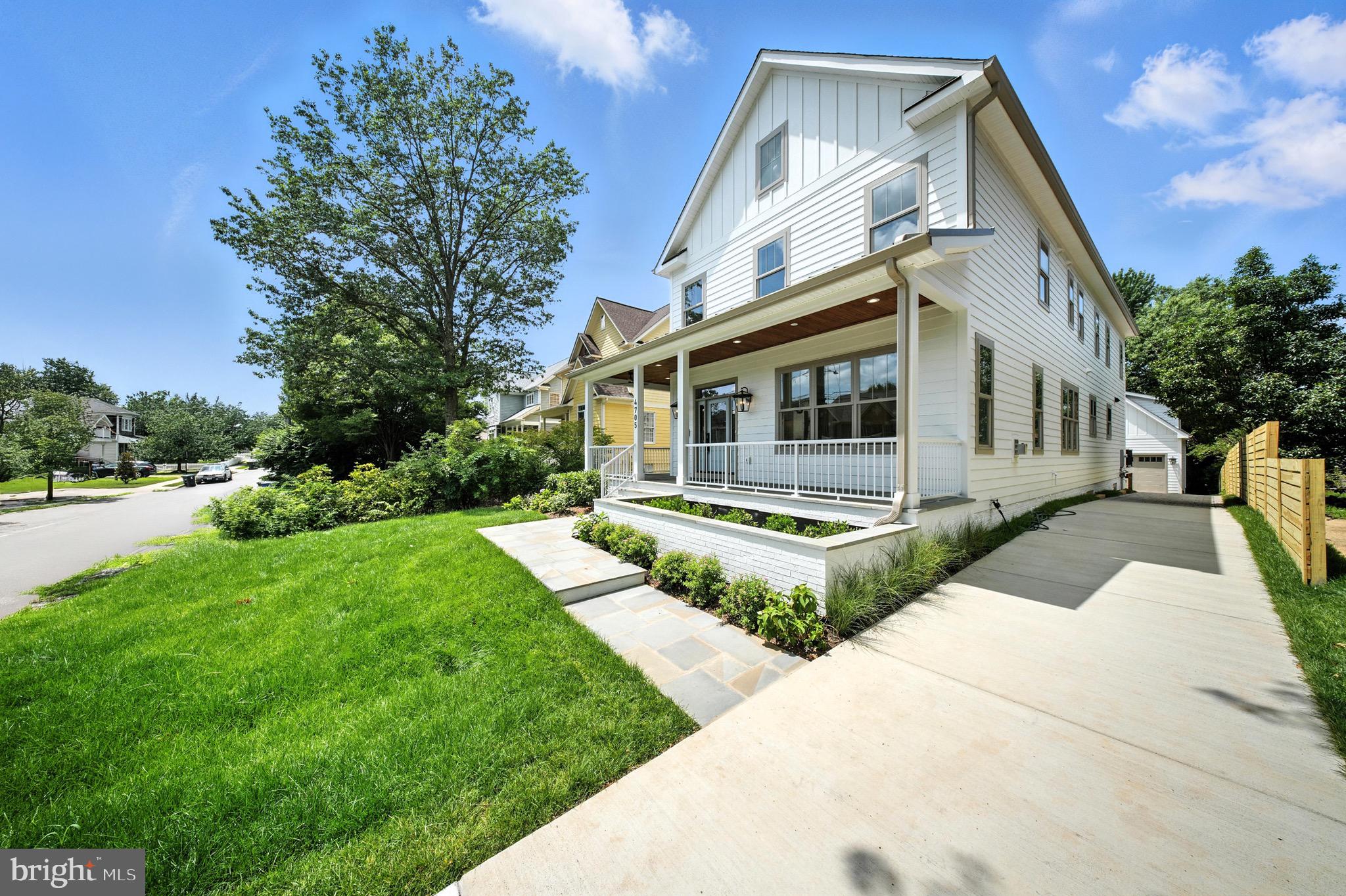 LYONHURST - Residential