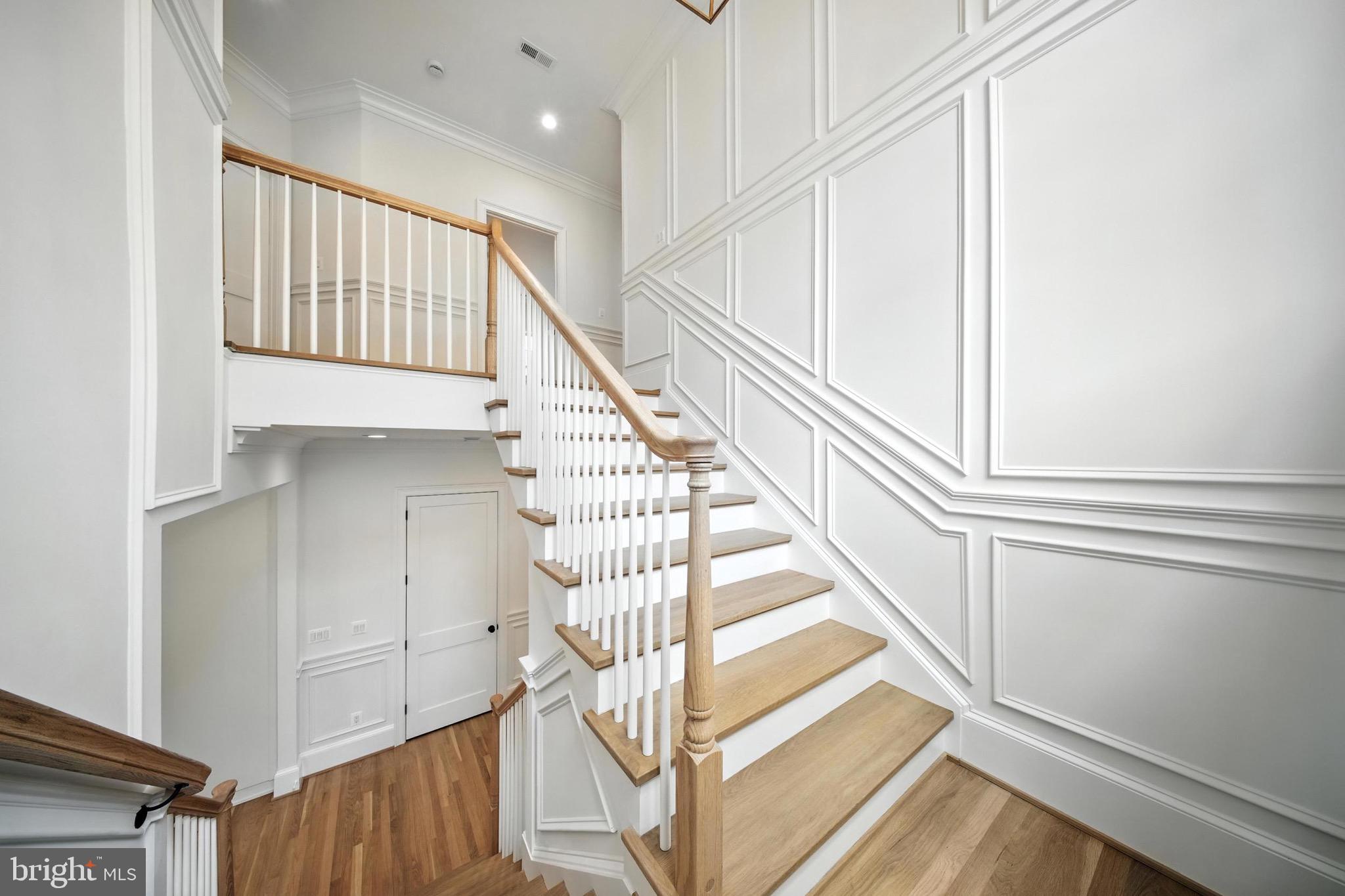 LYONHURST - Residential