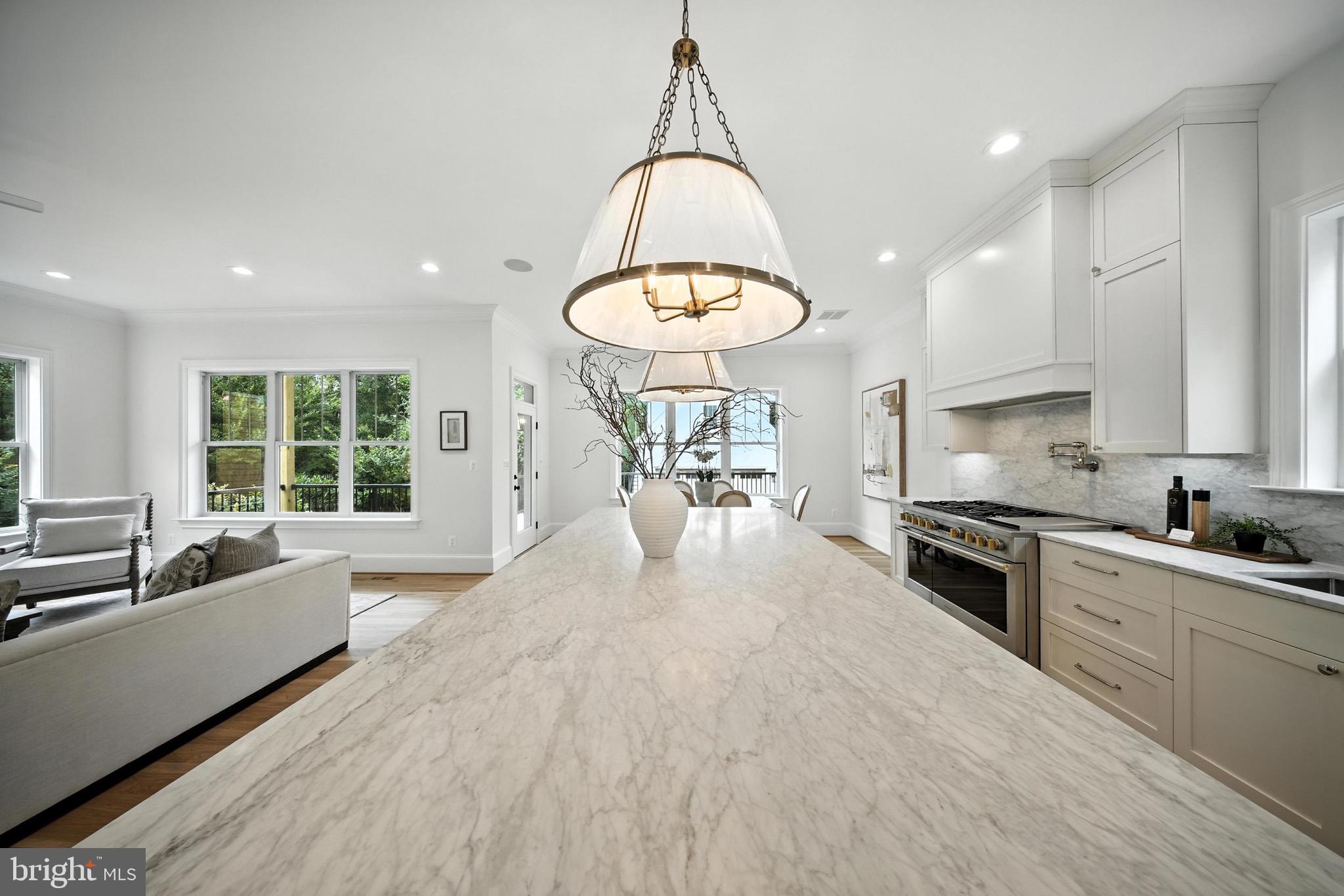 LYONHURST - Residential