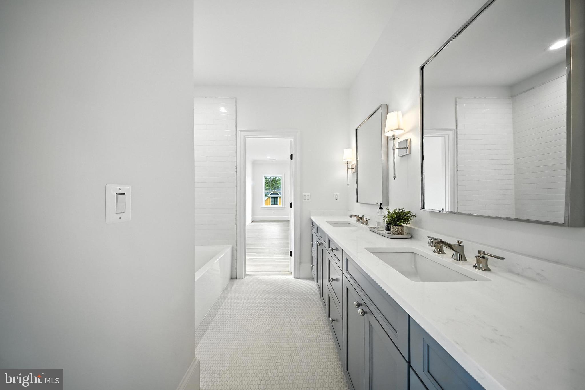 LYONHURST - Residential