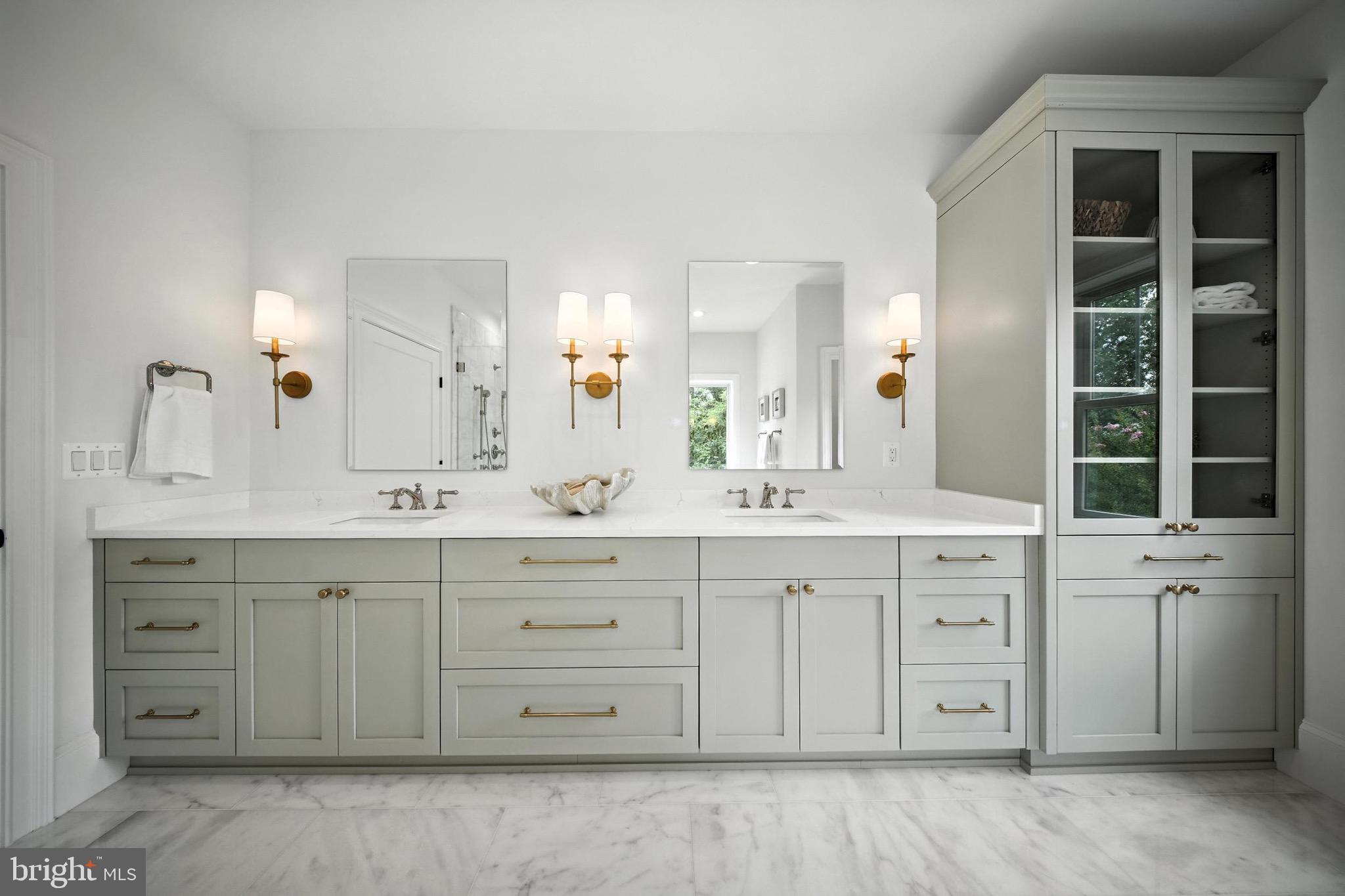 LYONHURST - Residential