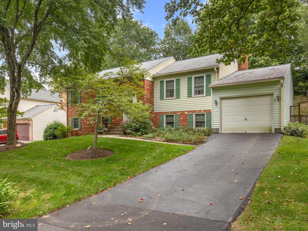 BROOKEVILLE KNOLLS - Residential