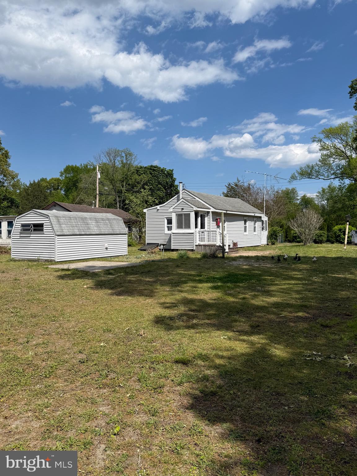 131 LAKESIDE AVENUE