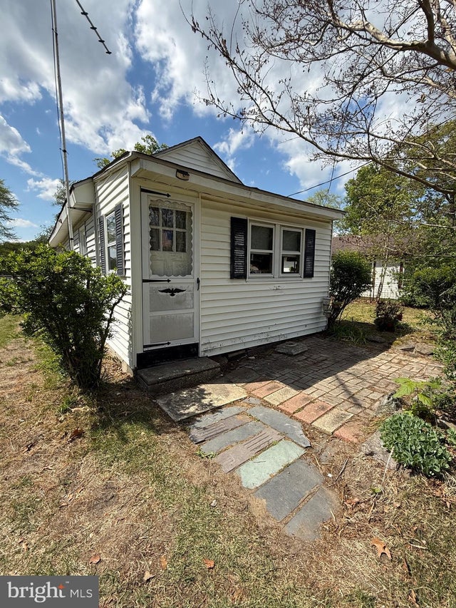 131 LAKESIDE AVENUE