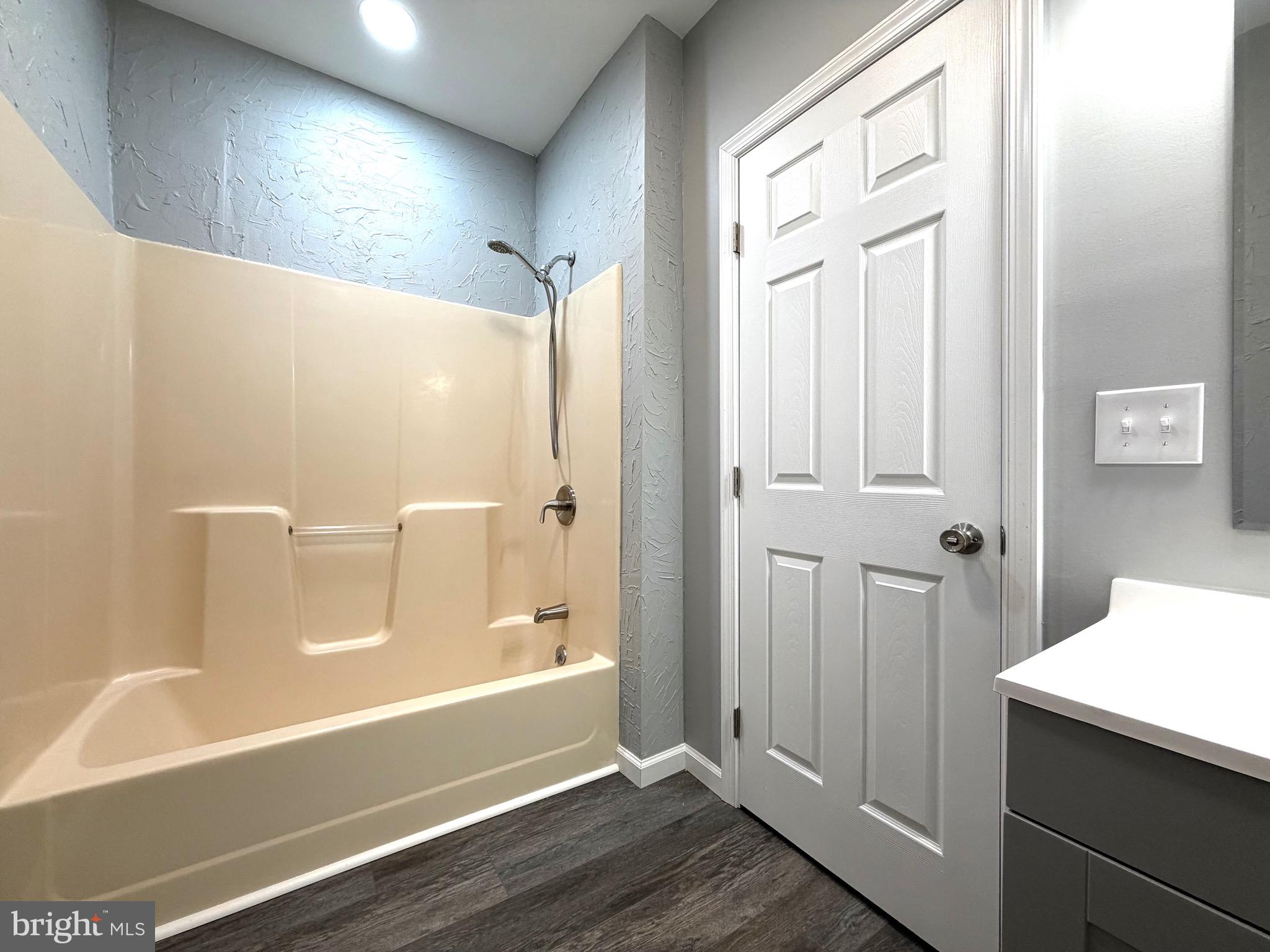 HILLCREST - Residential