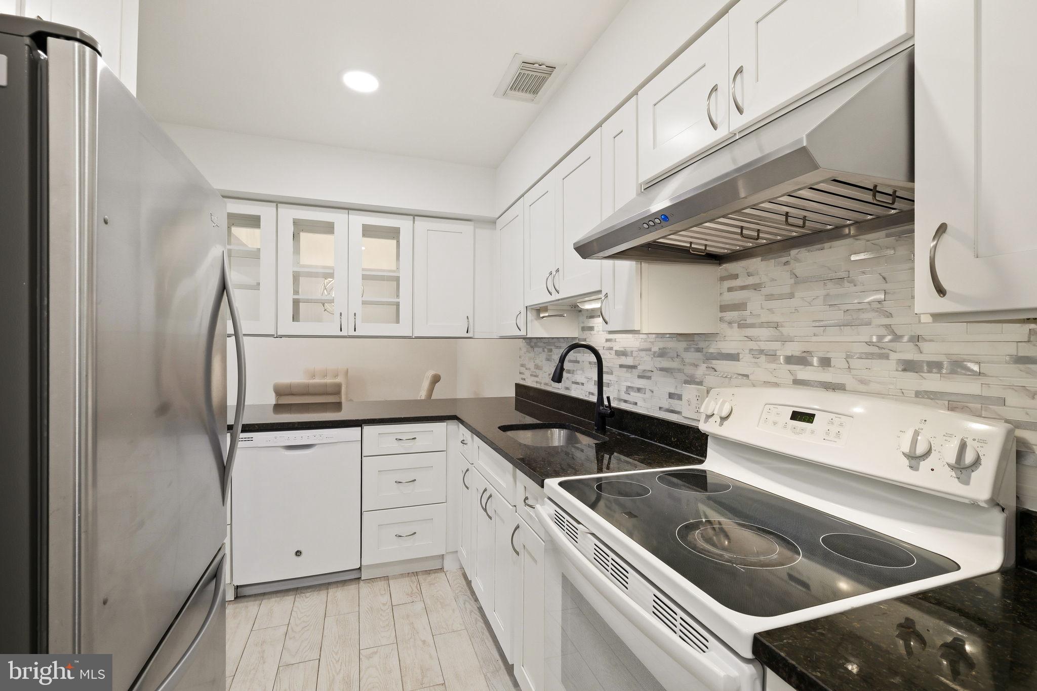 THE GABLES ON TUCKERMAN - Residential