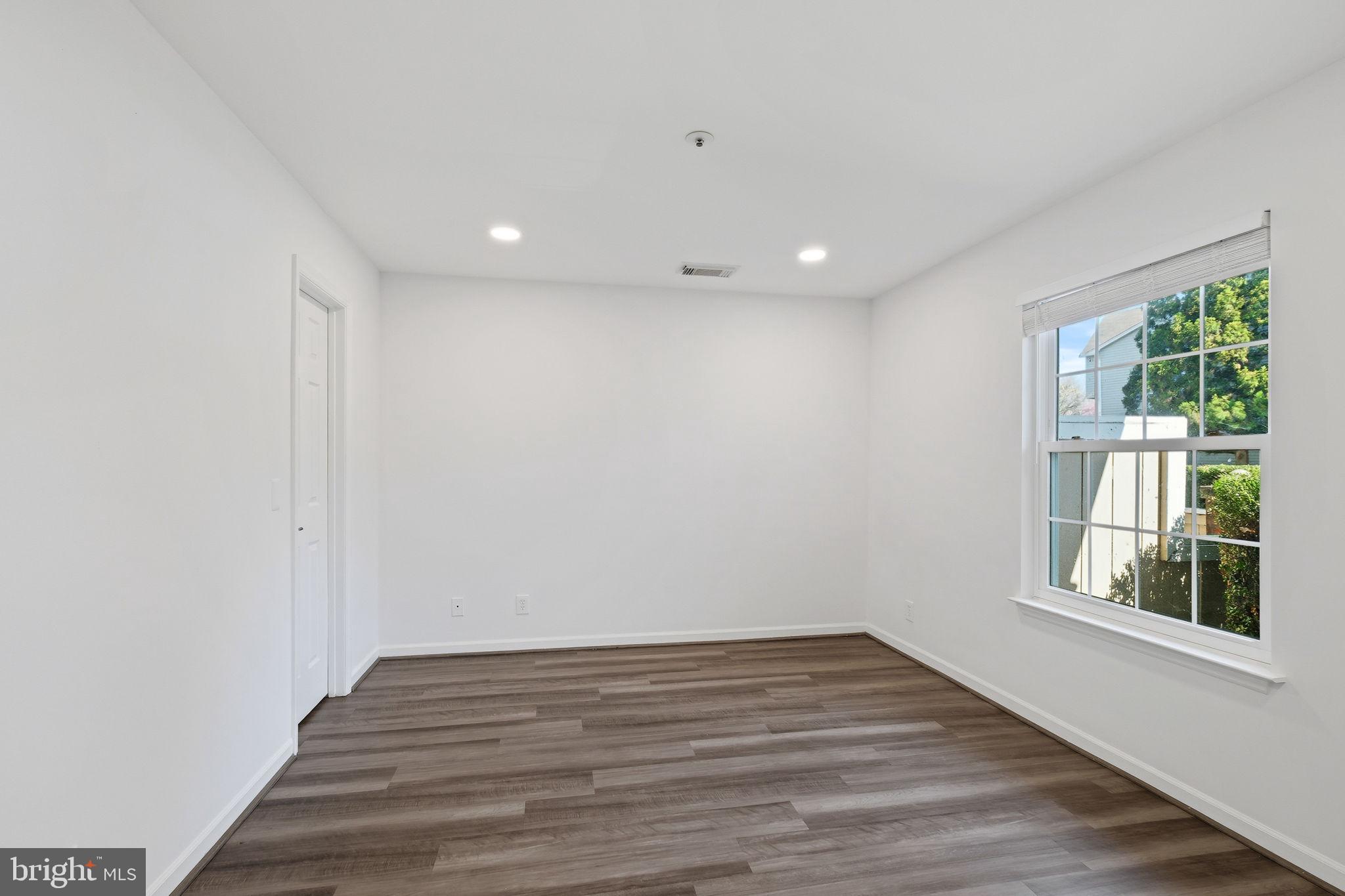 THE GABLES ON TUCKERMAN - Residential