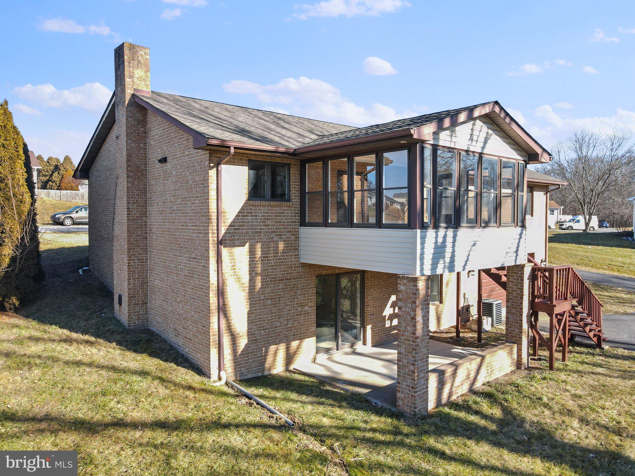 MOUNTAIN VIEW ACRES - Residential