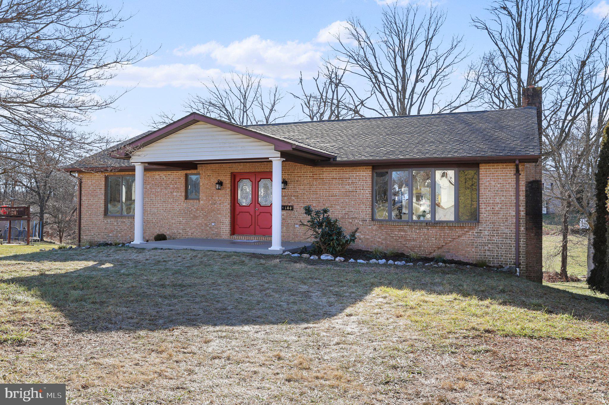 MOUNTAIN VIEW ACRES - Residential