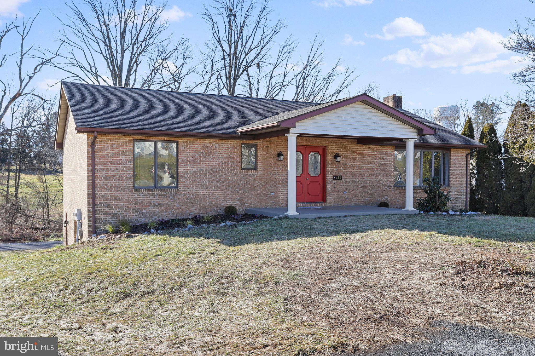 MOUNTAIN VIEW ACRES - Residential