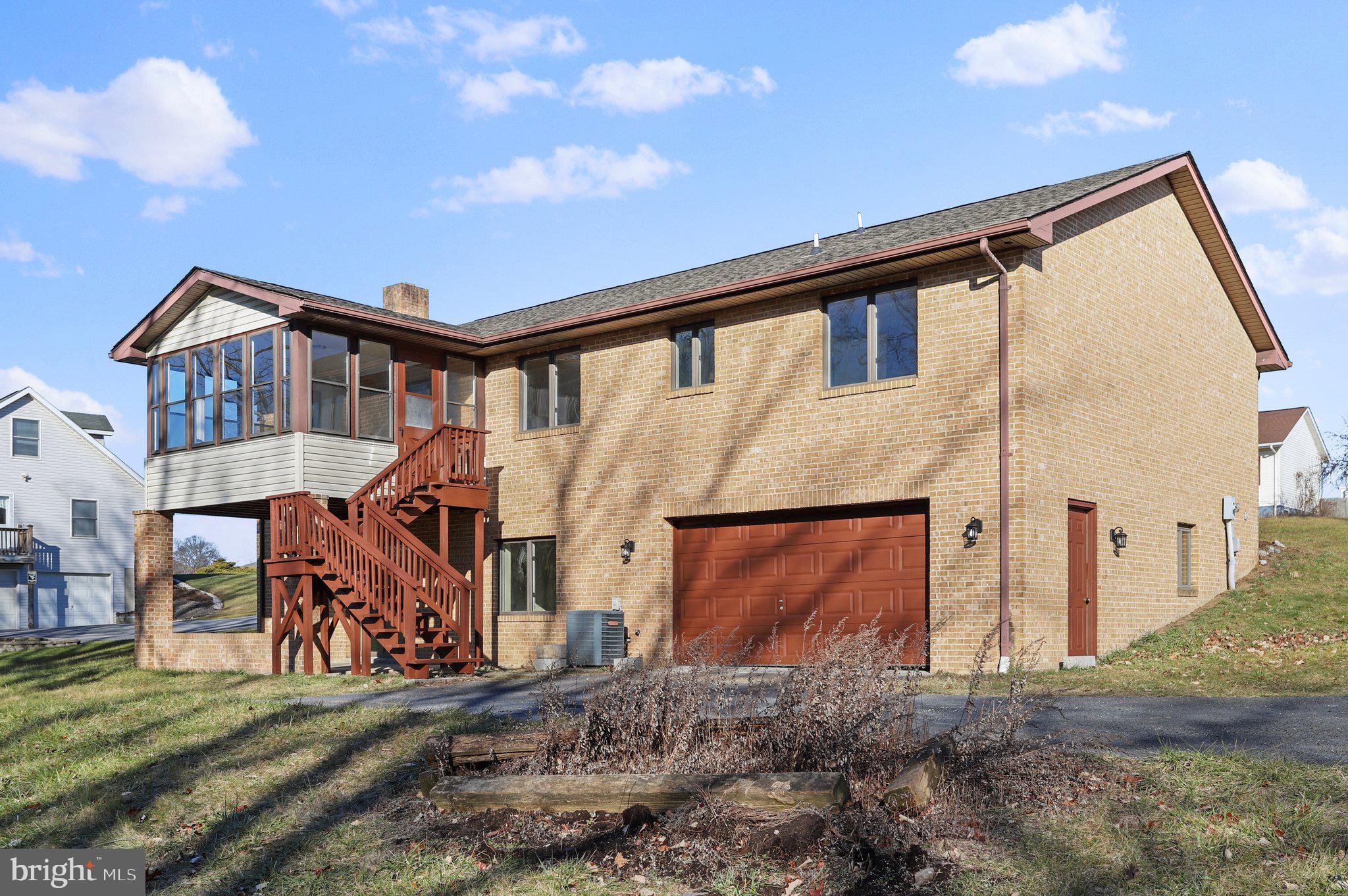 MOUNTAIN VIEW ACRES - Residential