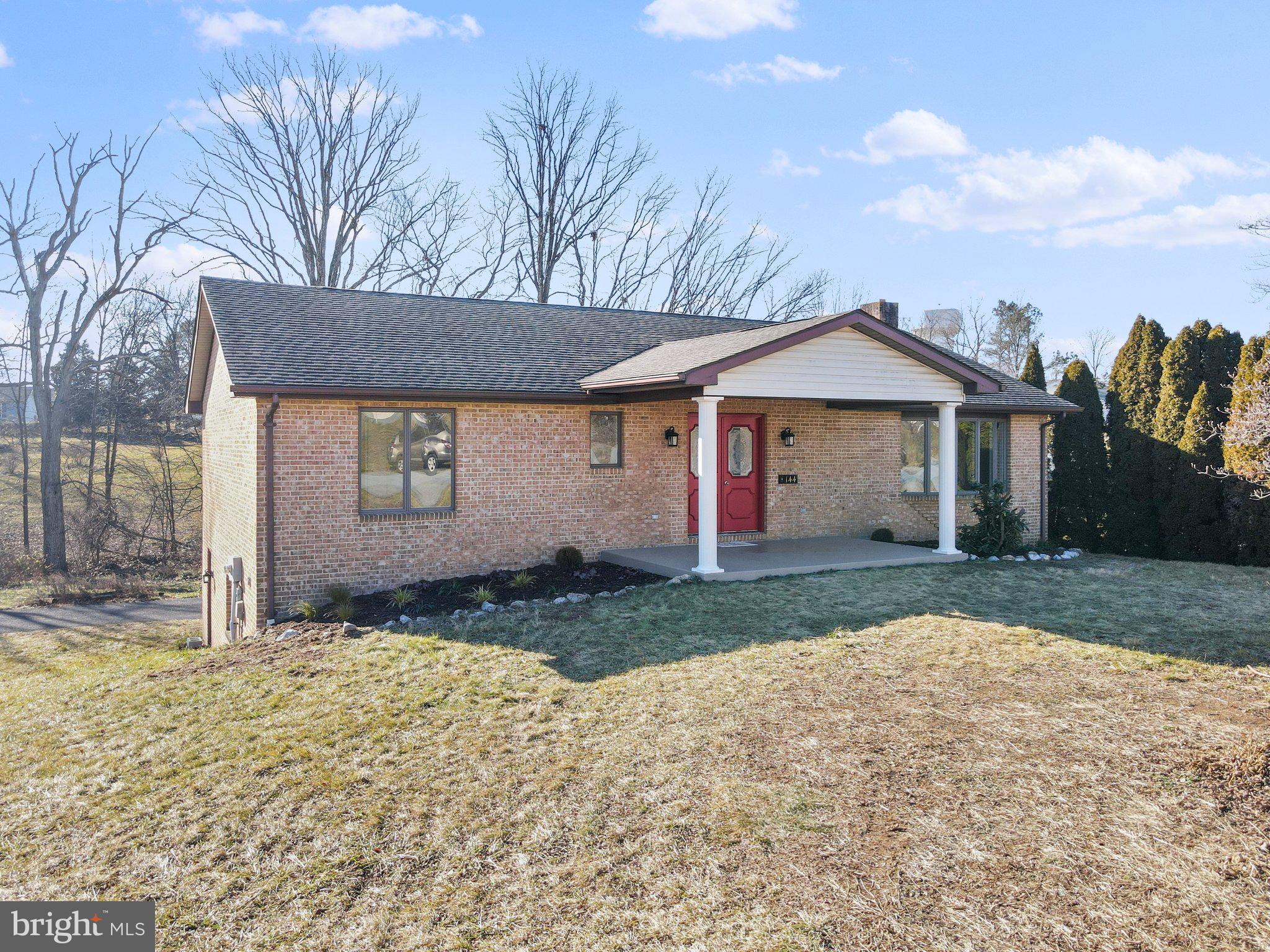 MOUNTAIN VIEW ACRES - Residential