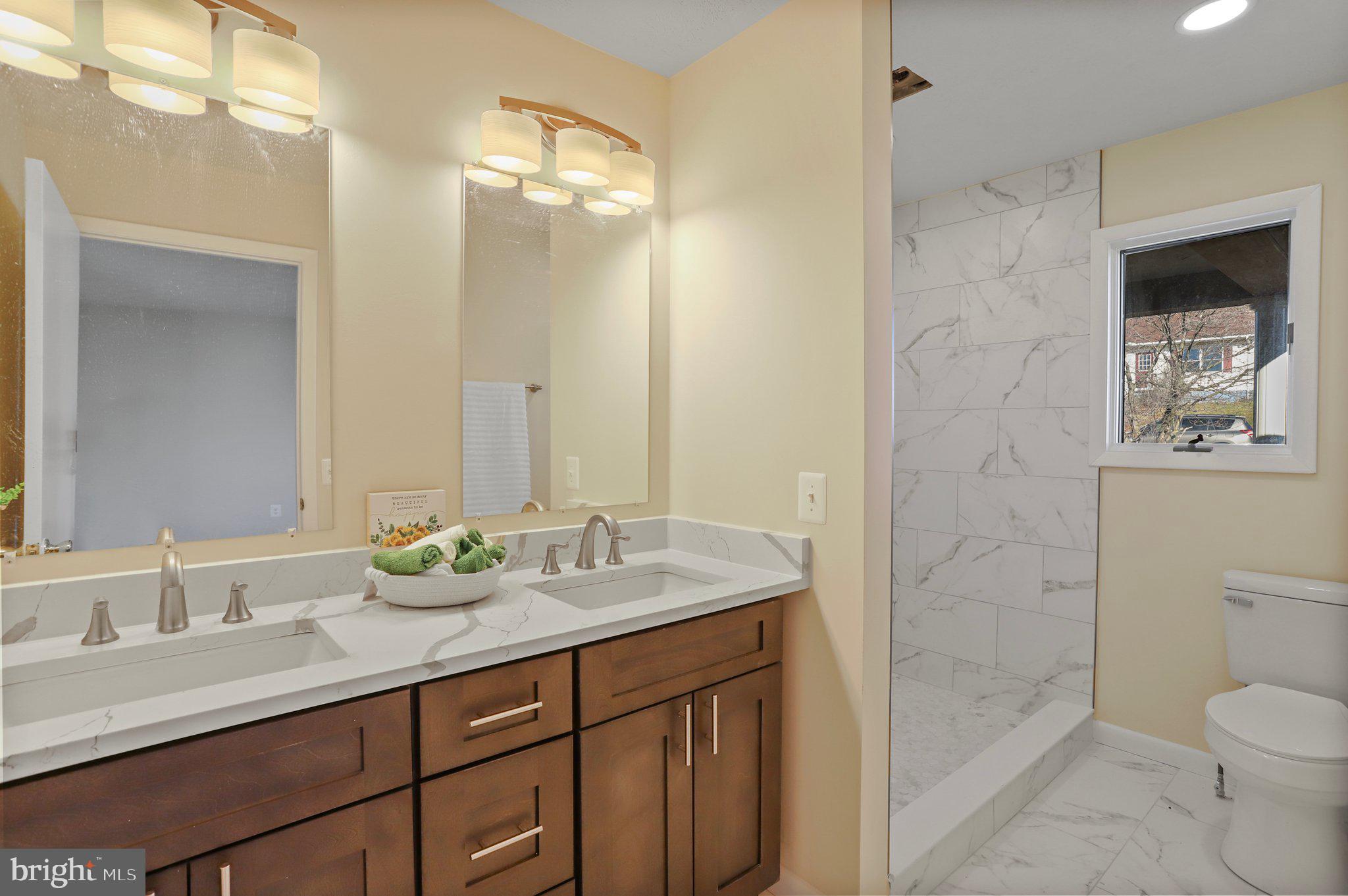 MOUNTAIN VIEW ACRES - Residential