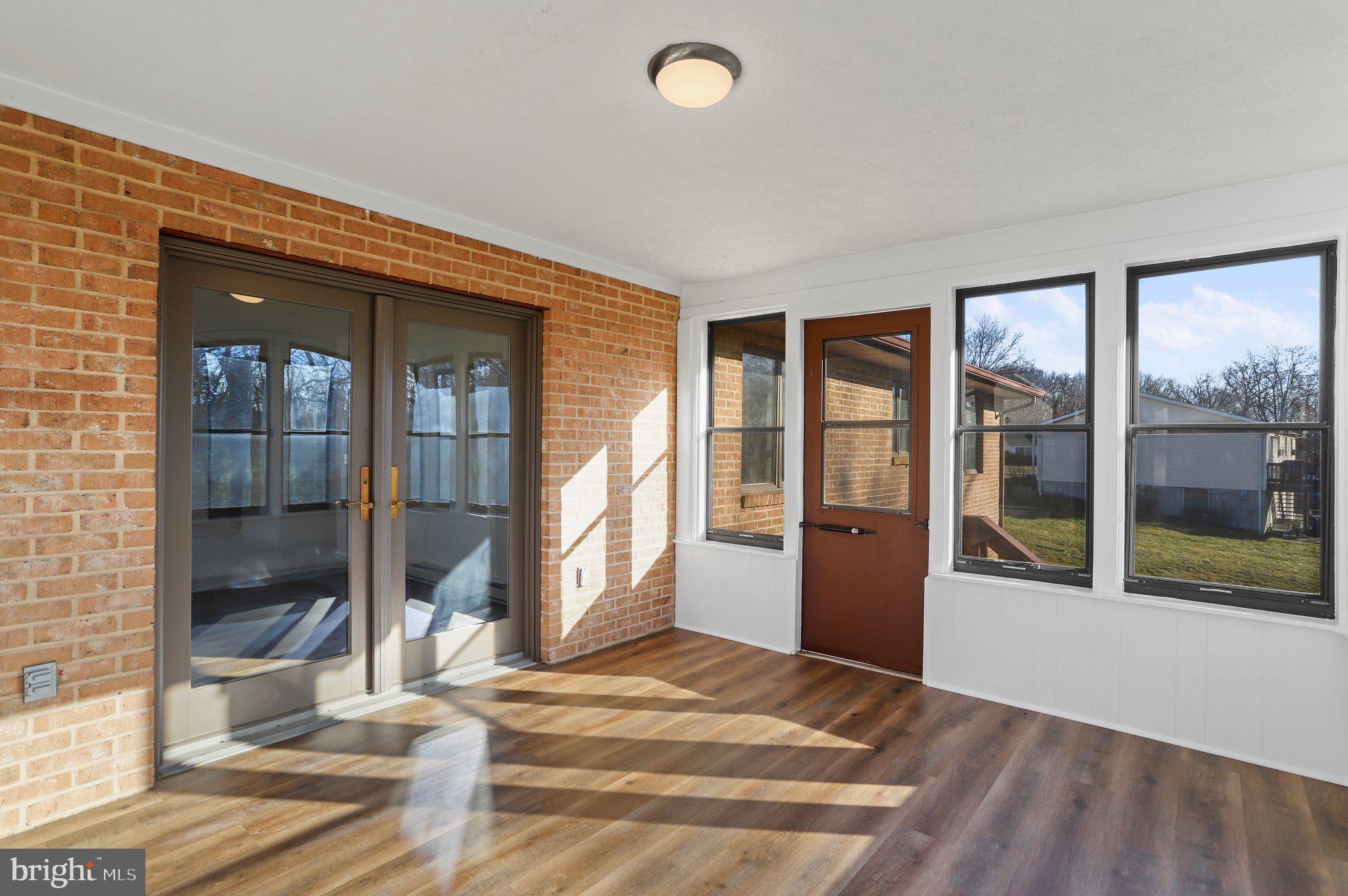 MOUNTAIN VIEW ACRES - Residential