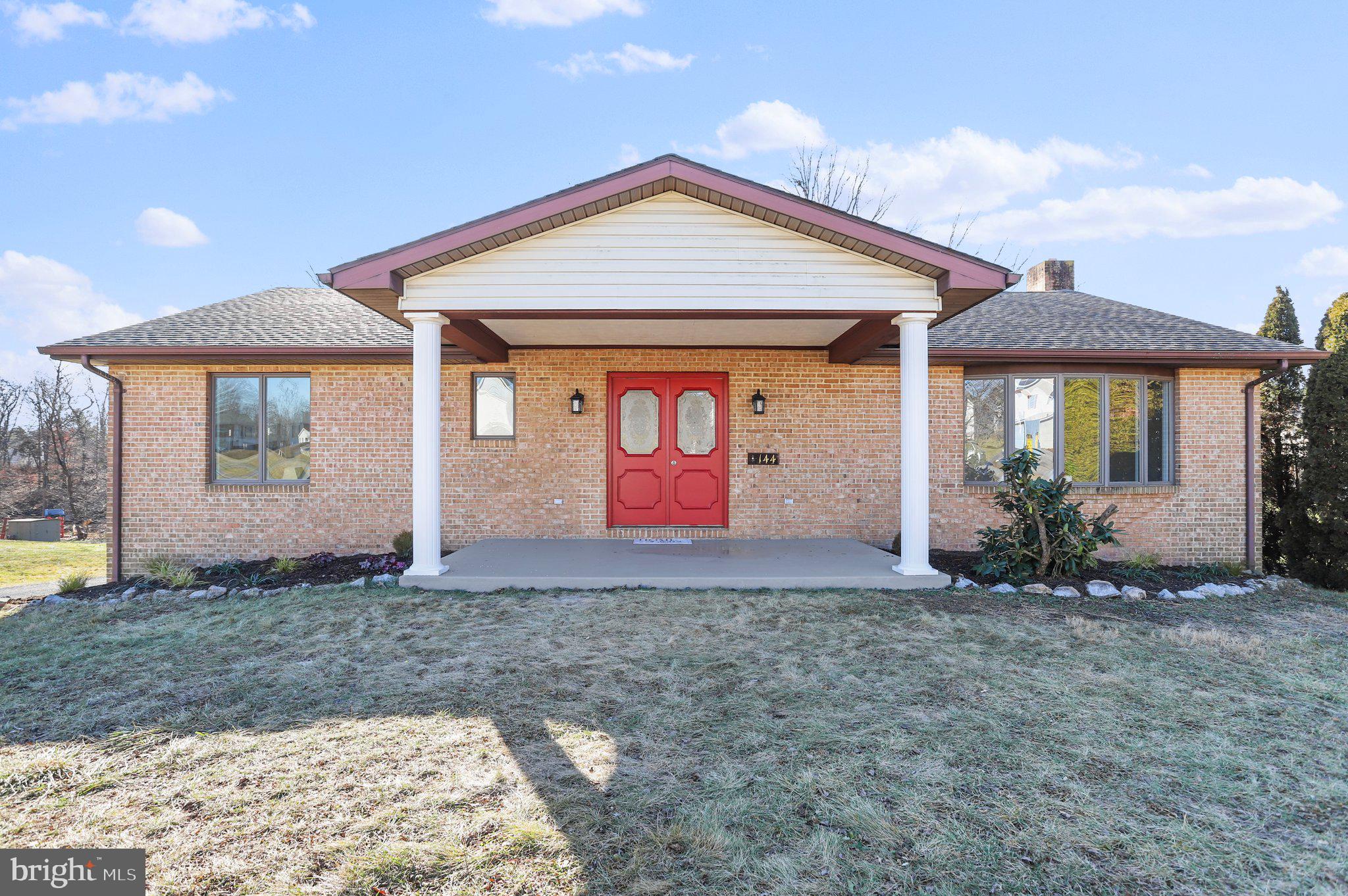 MOUNTAIN VIEW ACRES - Residential