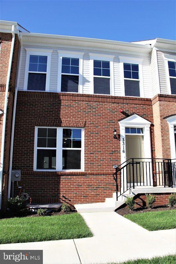 CENTURY ROW - Residential Lease
