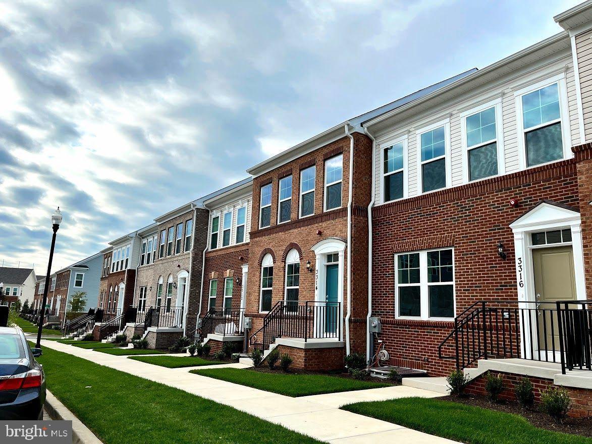 CENTURY ROW - Residential Lease