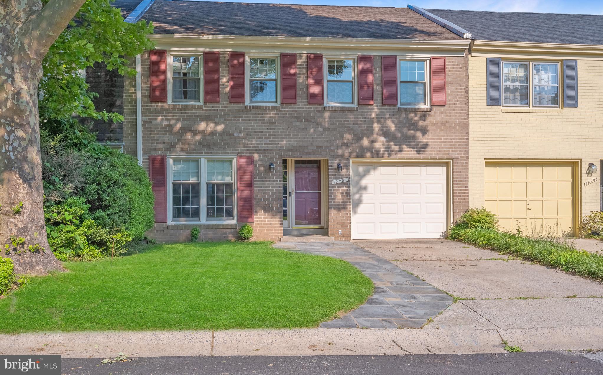 19207 RACINE COURT