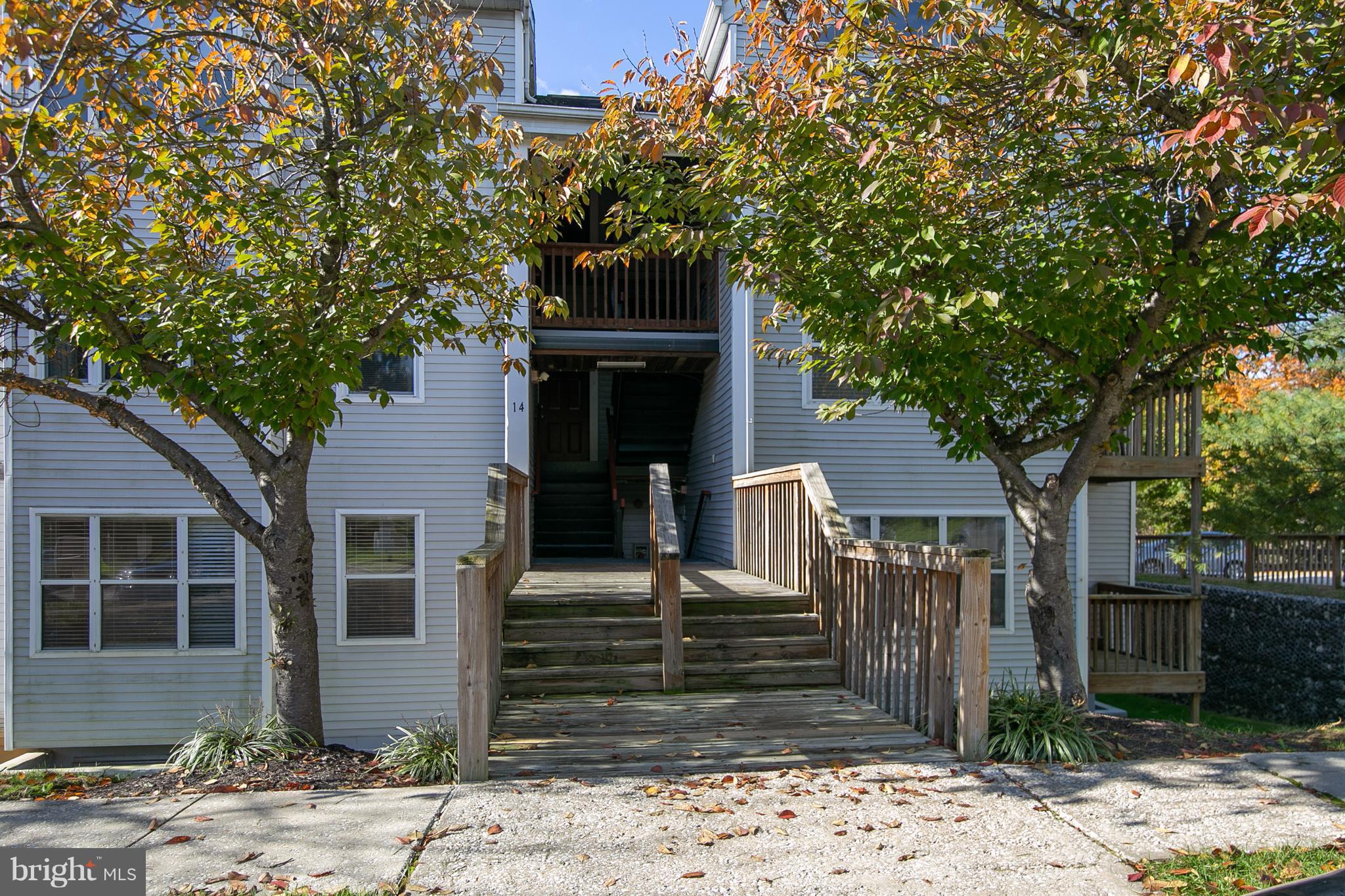 RIVERCHASE - Residential