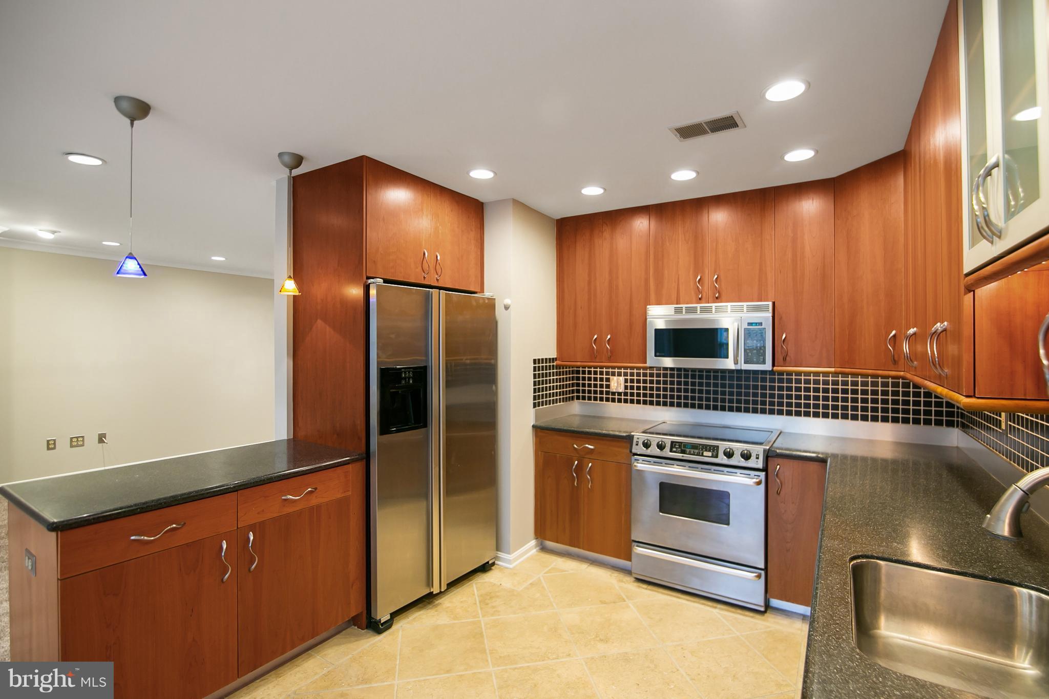 RIVERCHASE - Residential