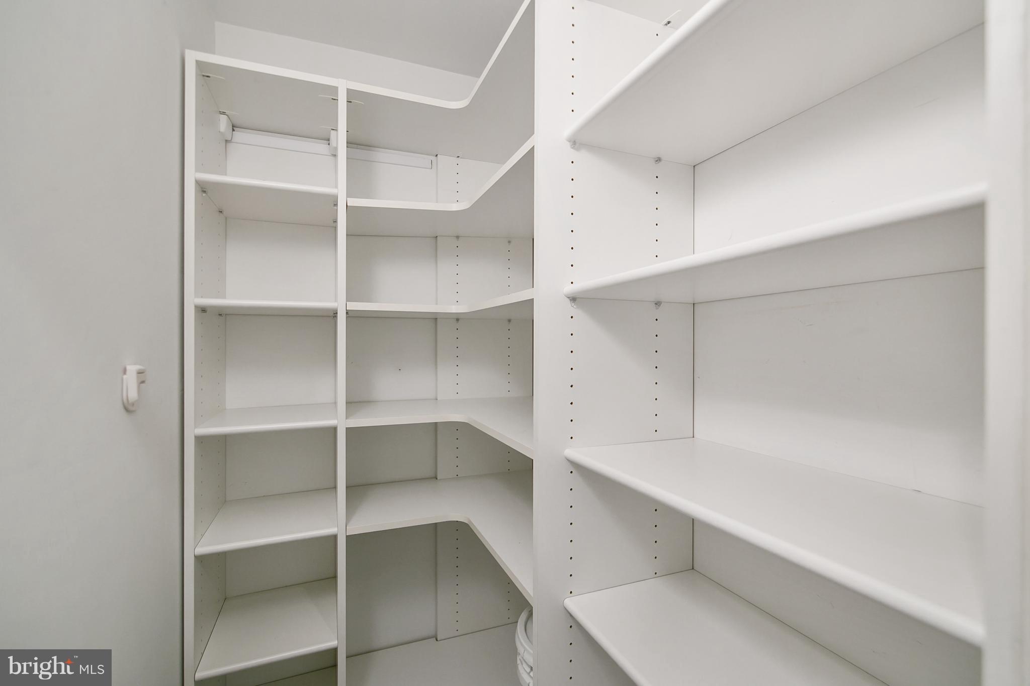 RIVERCHASE - Residential