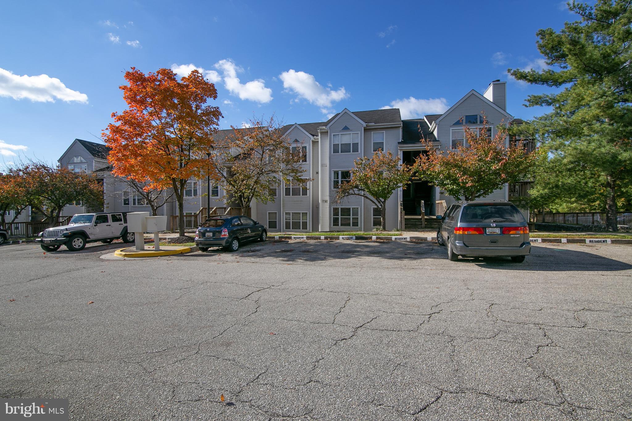 RIVERCHASE - Residential