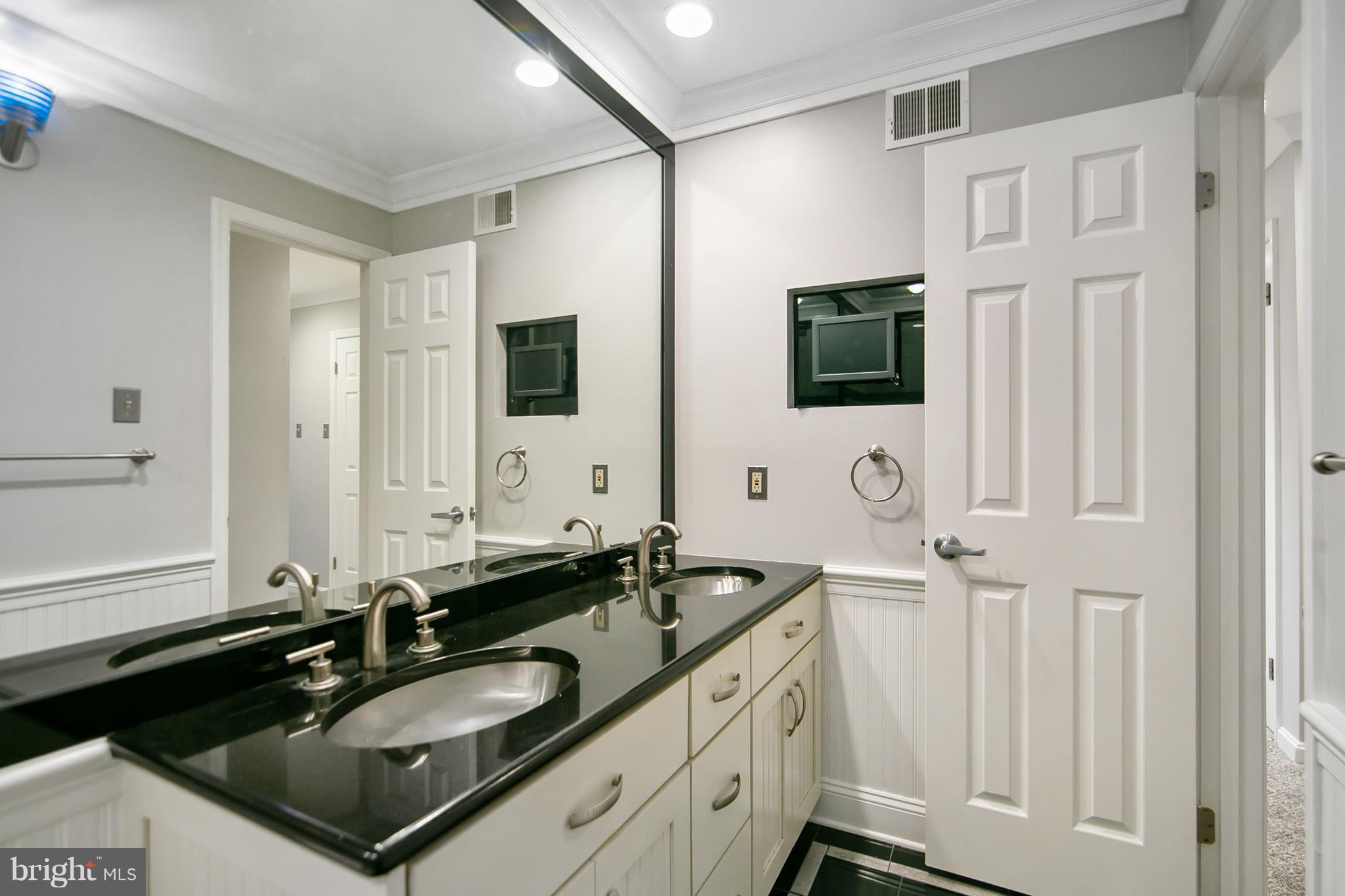 RIVERCHASE - Residential