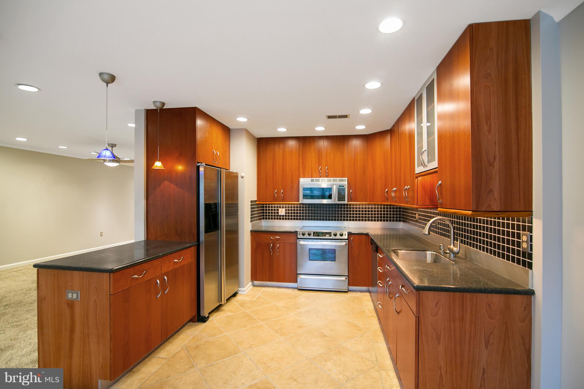 RIVERCHASE - Residential